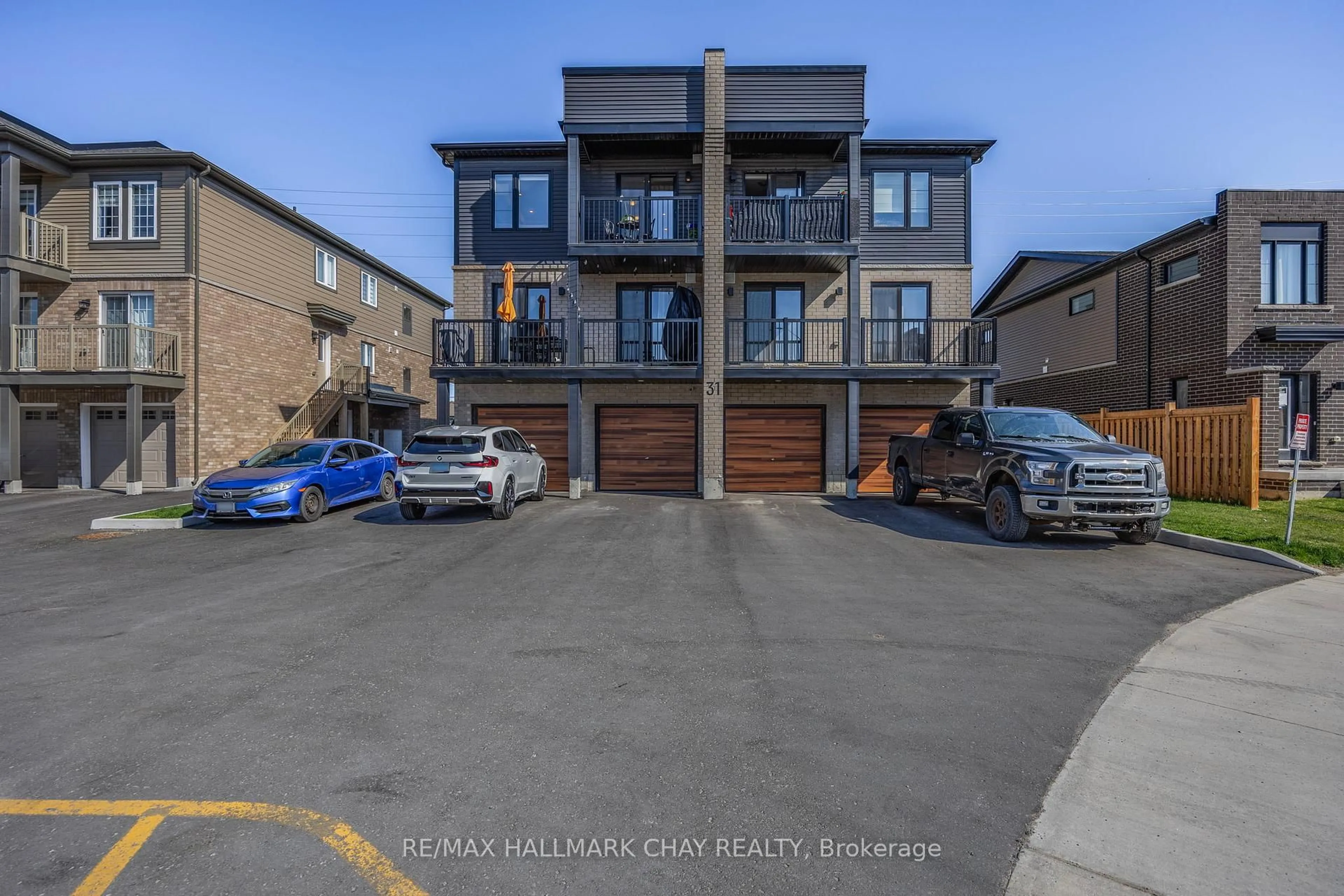 A pic from outside/outdoor area/front of a property/back of a property/a pic from drone, street for 31 Pumpkin Corner Cres #9, Barrie Ontario L9J 0C2