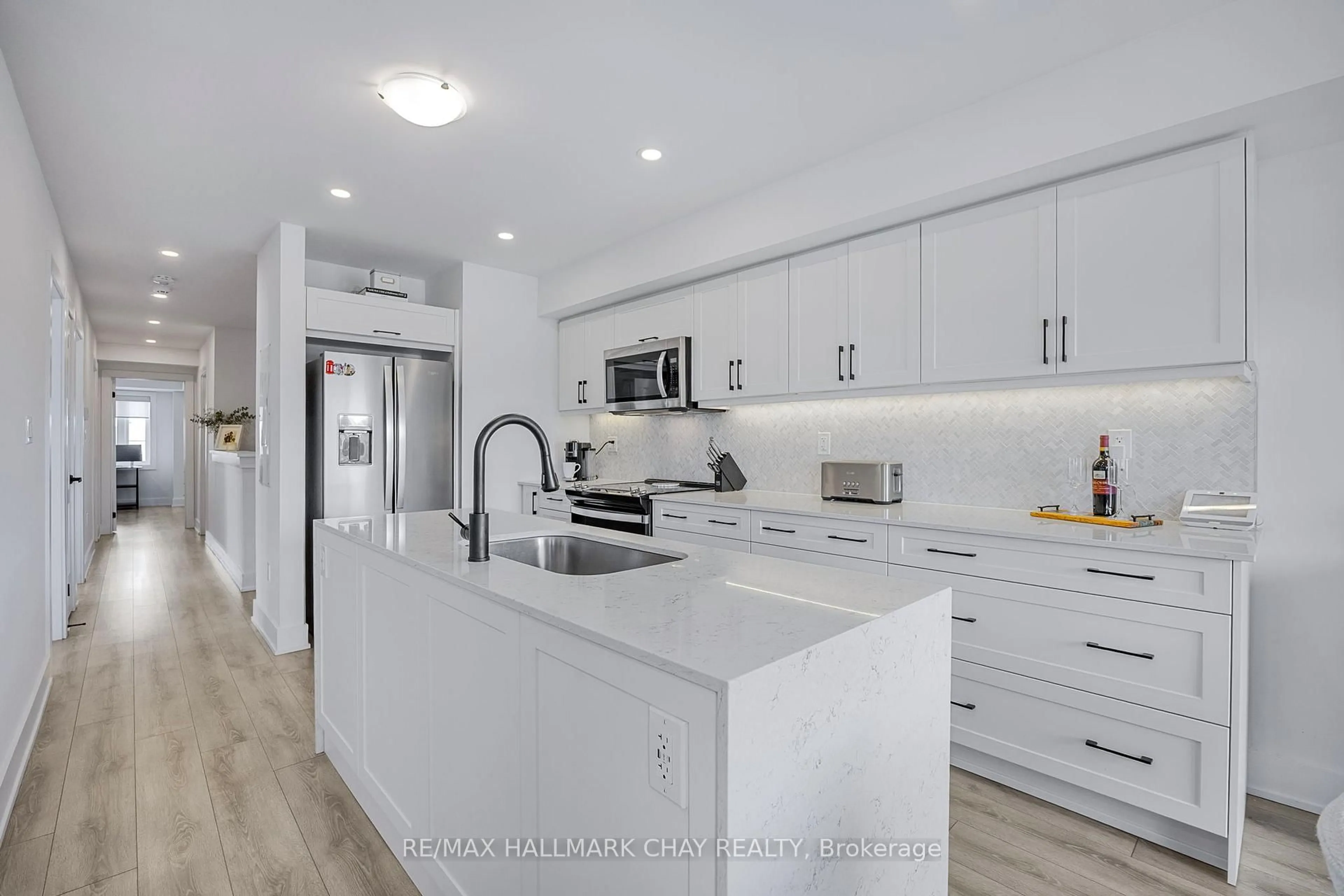 Open concept kitchen, ceramic/tile floor for 31 Pumpkin Corner Cres #9, Barrie Ontario L9J 0C2