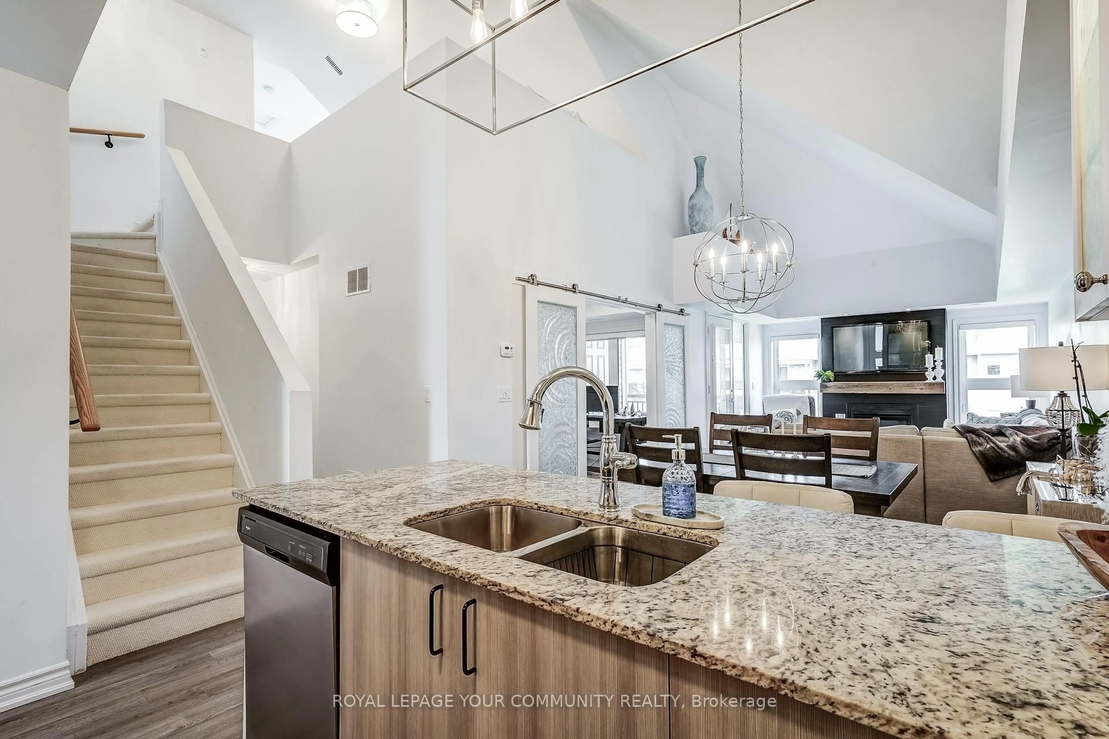 Open concept kitchen, ceramic/tile floor for 4 Cove Crt #302, Collingwood Ontario L9Y 0Y6