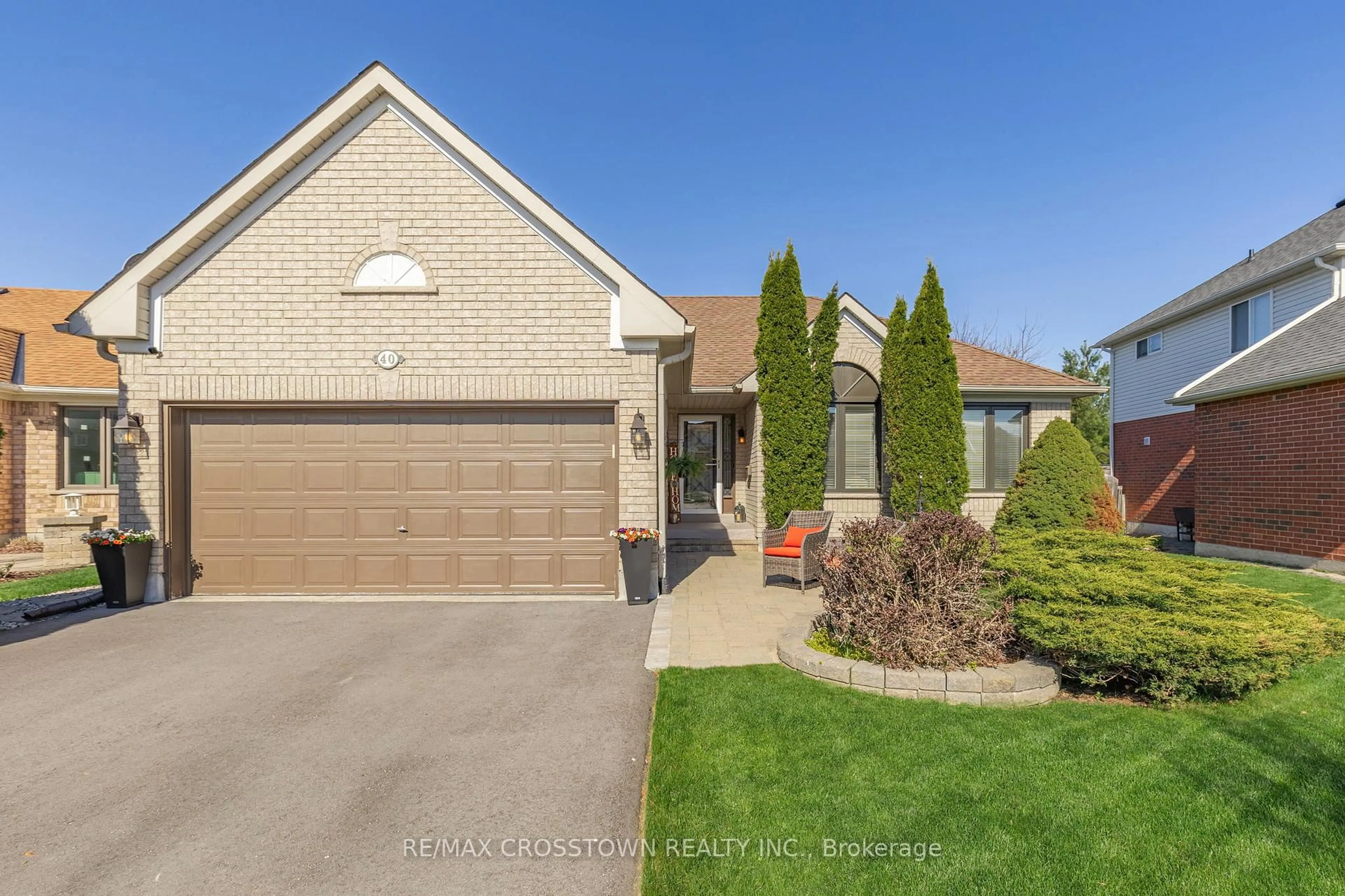Home with brick exterior material, street for 40 Country Lane, Barrie Ontario L4N 0E8