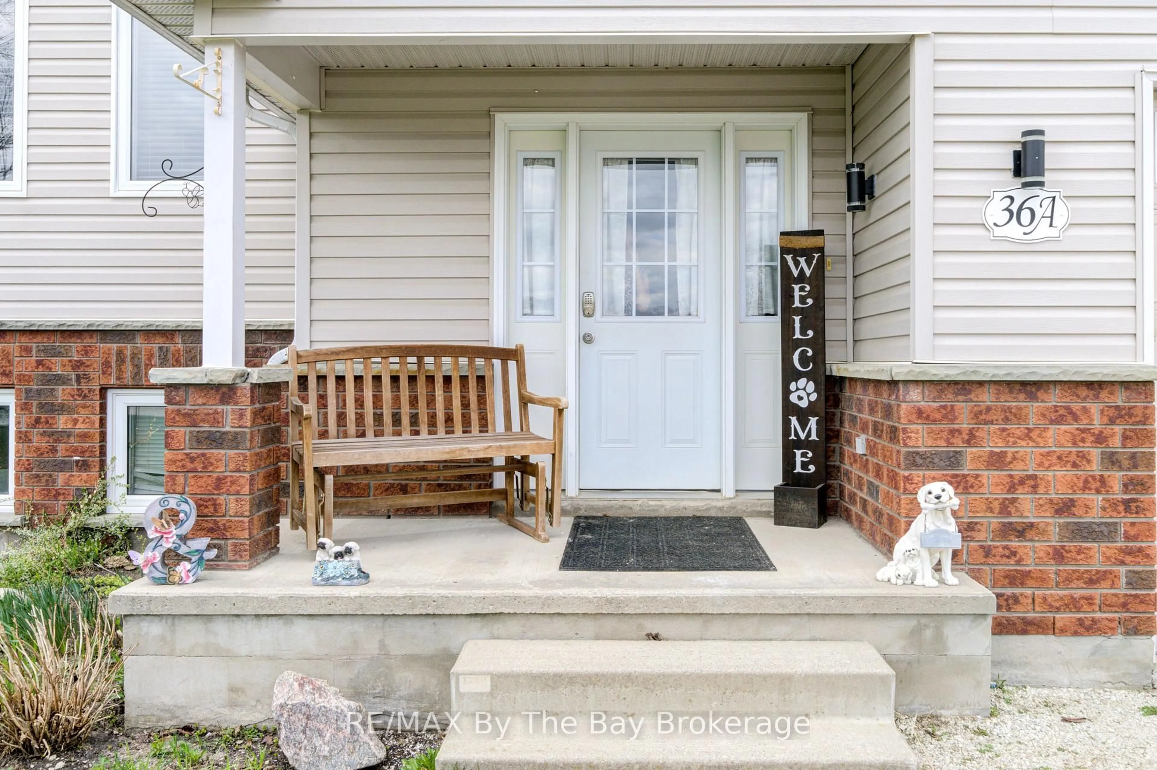 Indoor entryway for 36A Meadowlark Blvd, Wasaga Beach Ontario L9Z 3B2