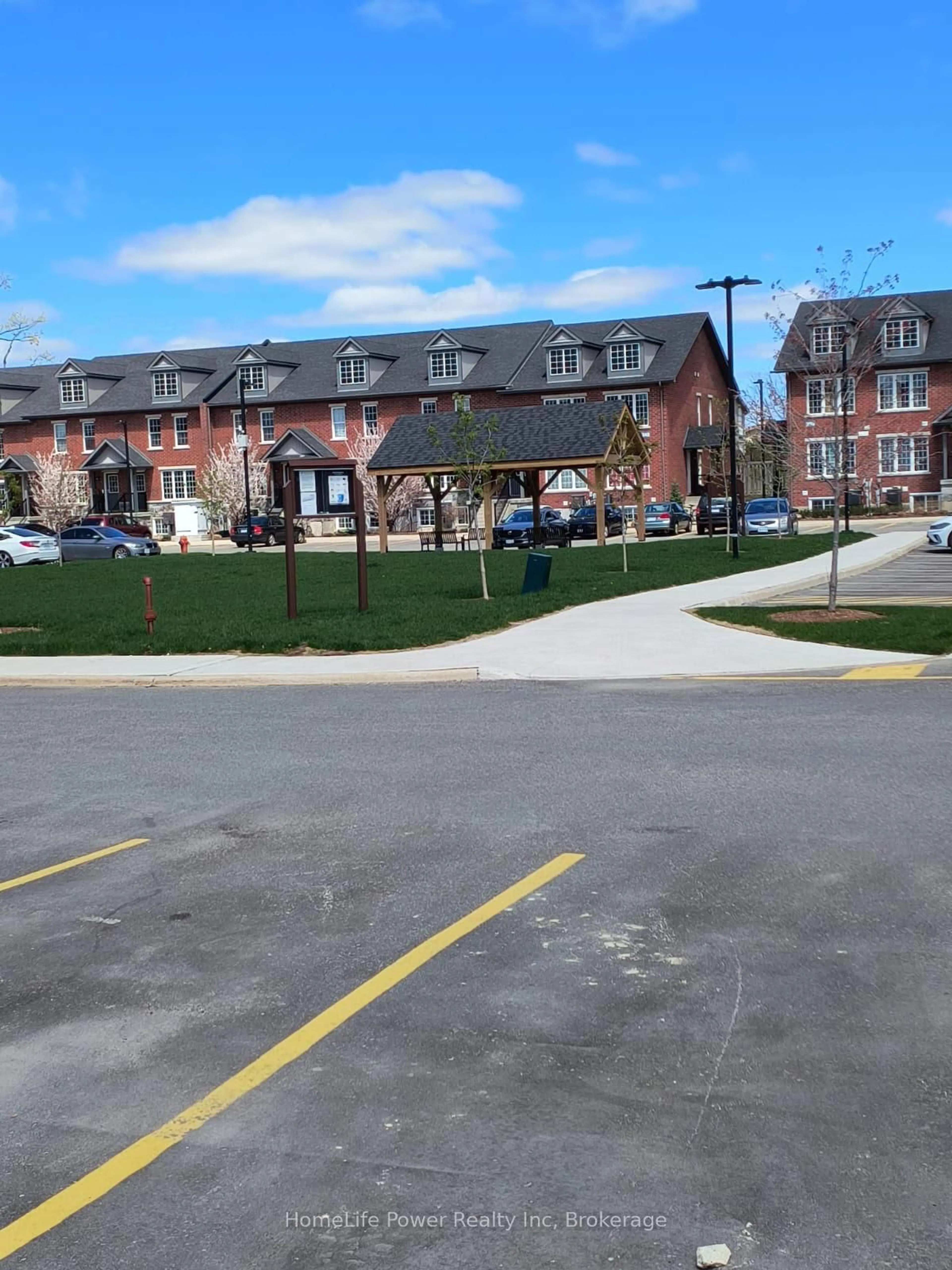 A pic from outside/outdoor area/front of a property/back of a property/a pic from drone, street for 242 Penetanguishene Rd #26, Barrie Ontario L4M 7C2