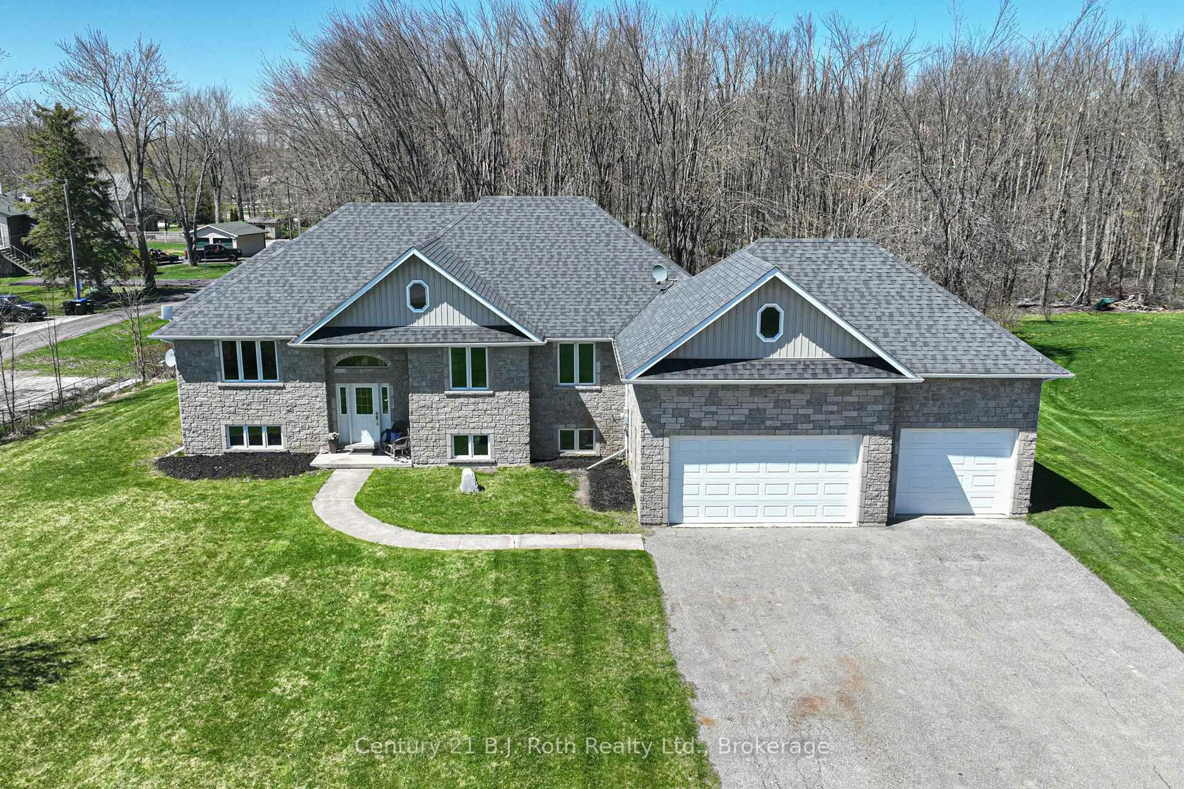 A pic from outside/outdoor area/front of a property/back of a property/a pic from drone, street for 4086 Lawton Lane, Ramara Ontario L3V 6H7