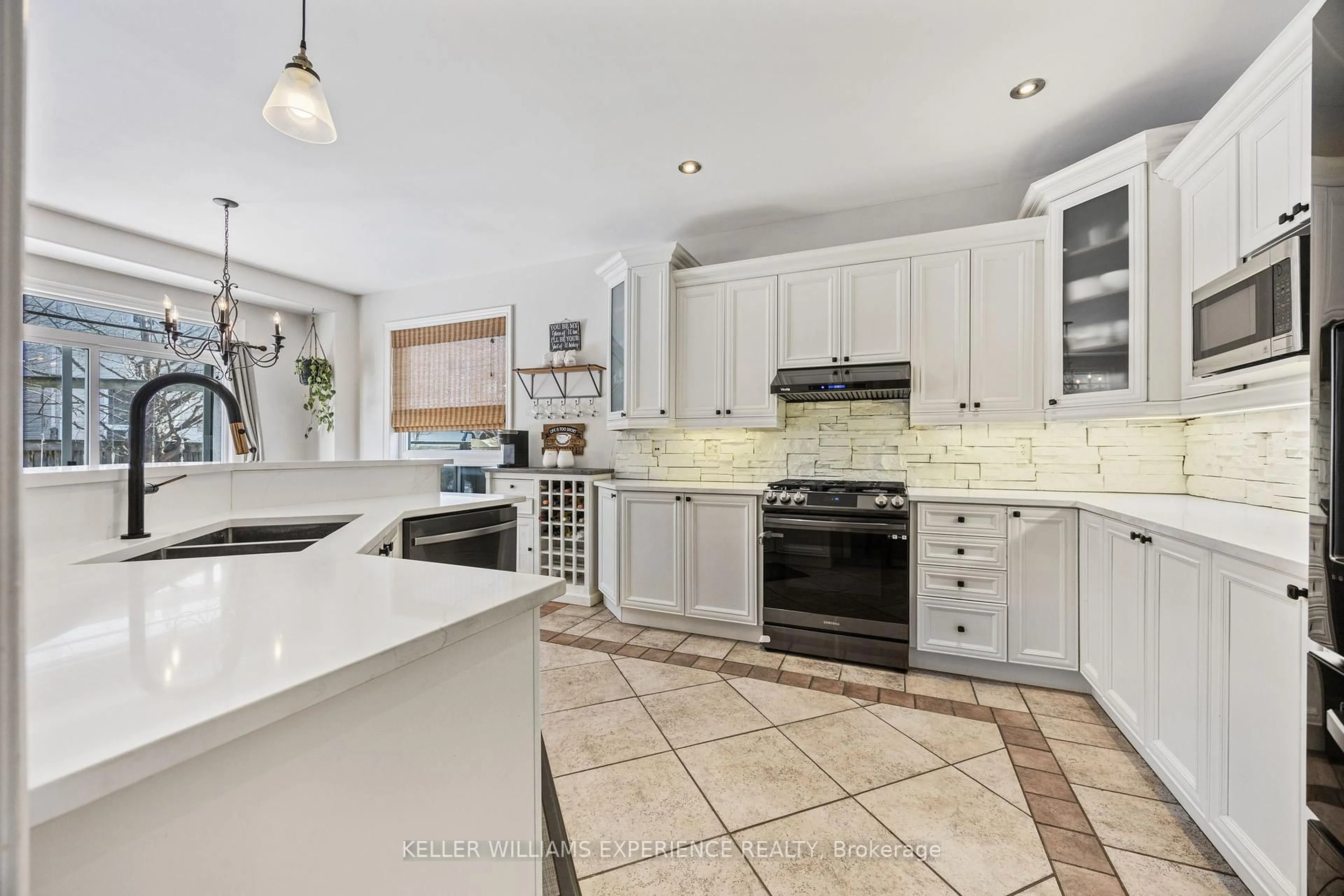 Open concept kitchen, ceramic/tile floor for 25 Regalia Way, Barrie Ontario L4M 7H7