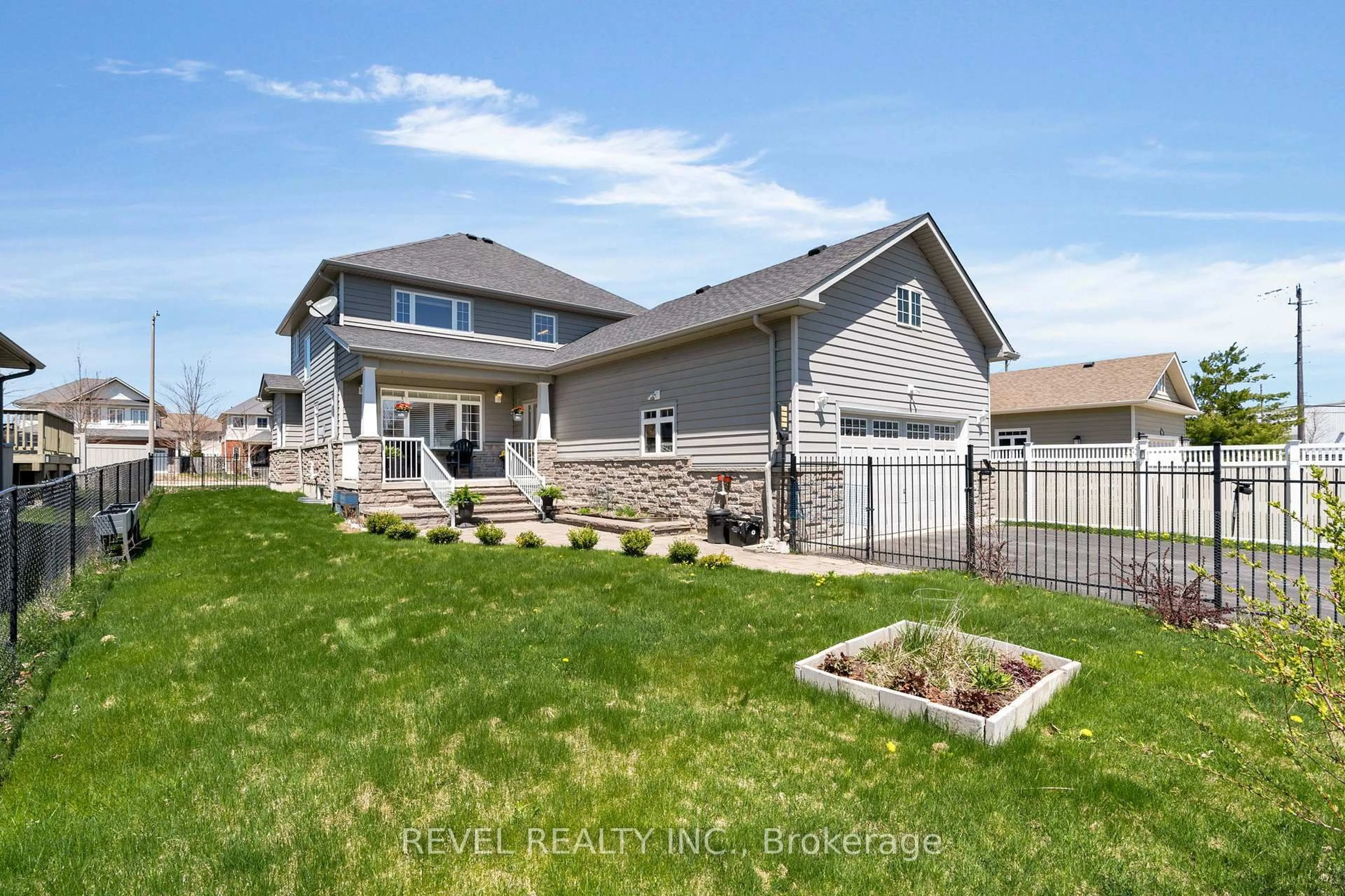 Home with vinyl exterior material, street for 3123 Stone Ridge Blvd, Orillia Ontario L3V 0A2