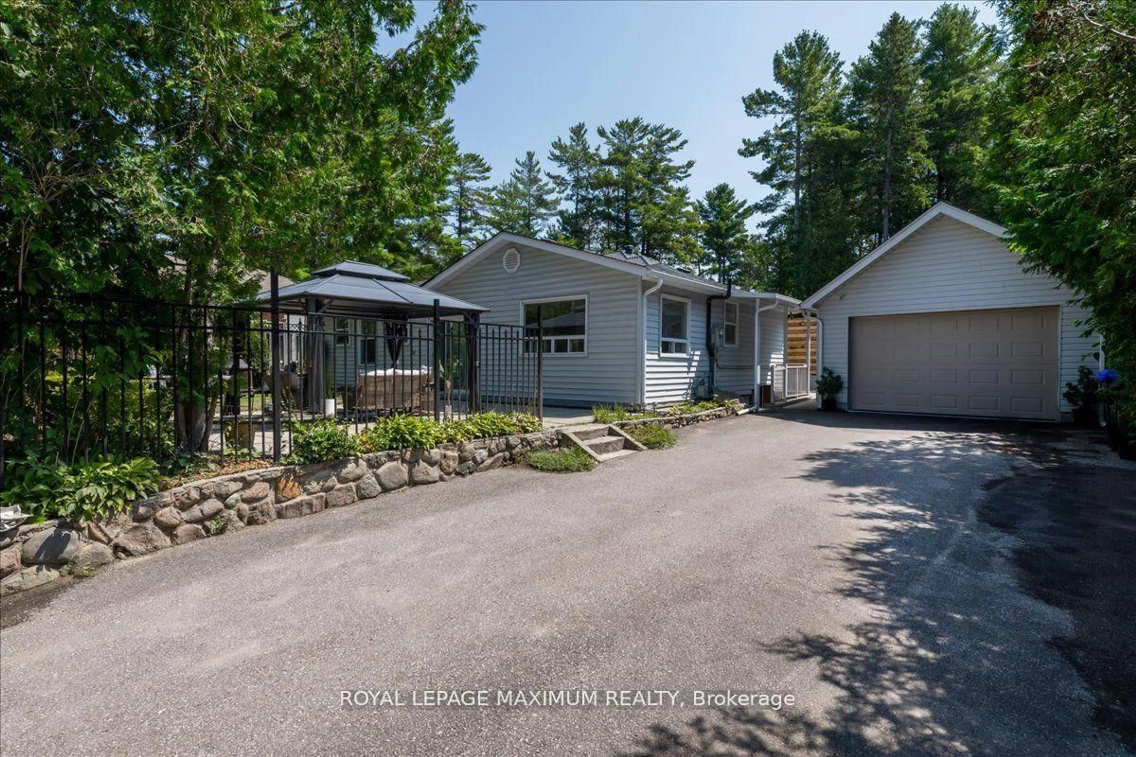 A pic from outside/outdoor area/front of a property/back of a property/a pic from drone, street for 749 River Rd, Wasaga Beach Ontario L9Z 2M4