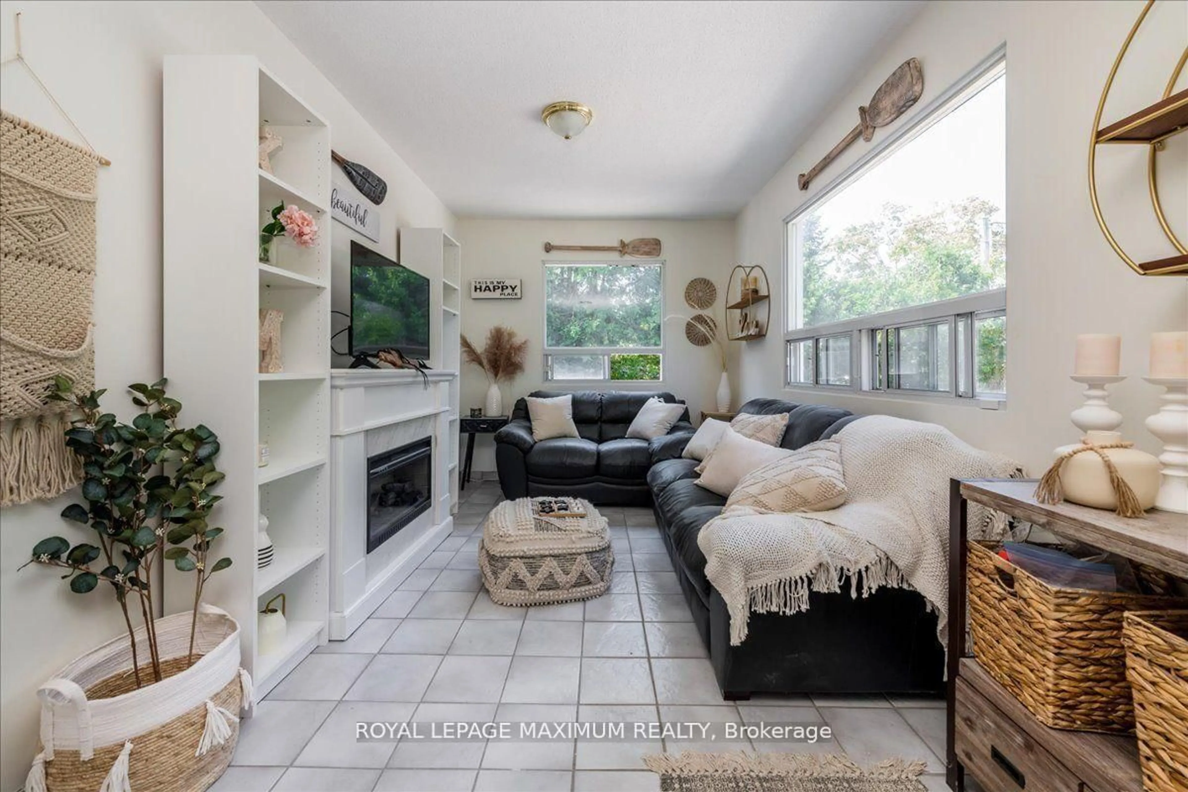 Living room with furniture, unknown for 749 River Rd, Wasaga Beach Ontario L9Z 2M4