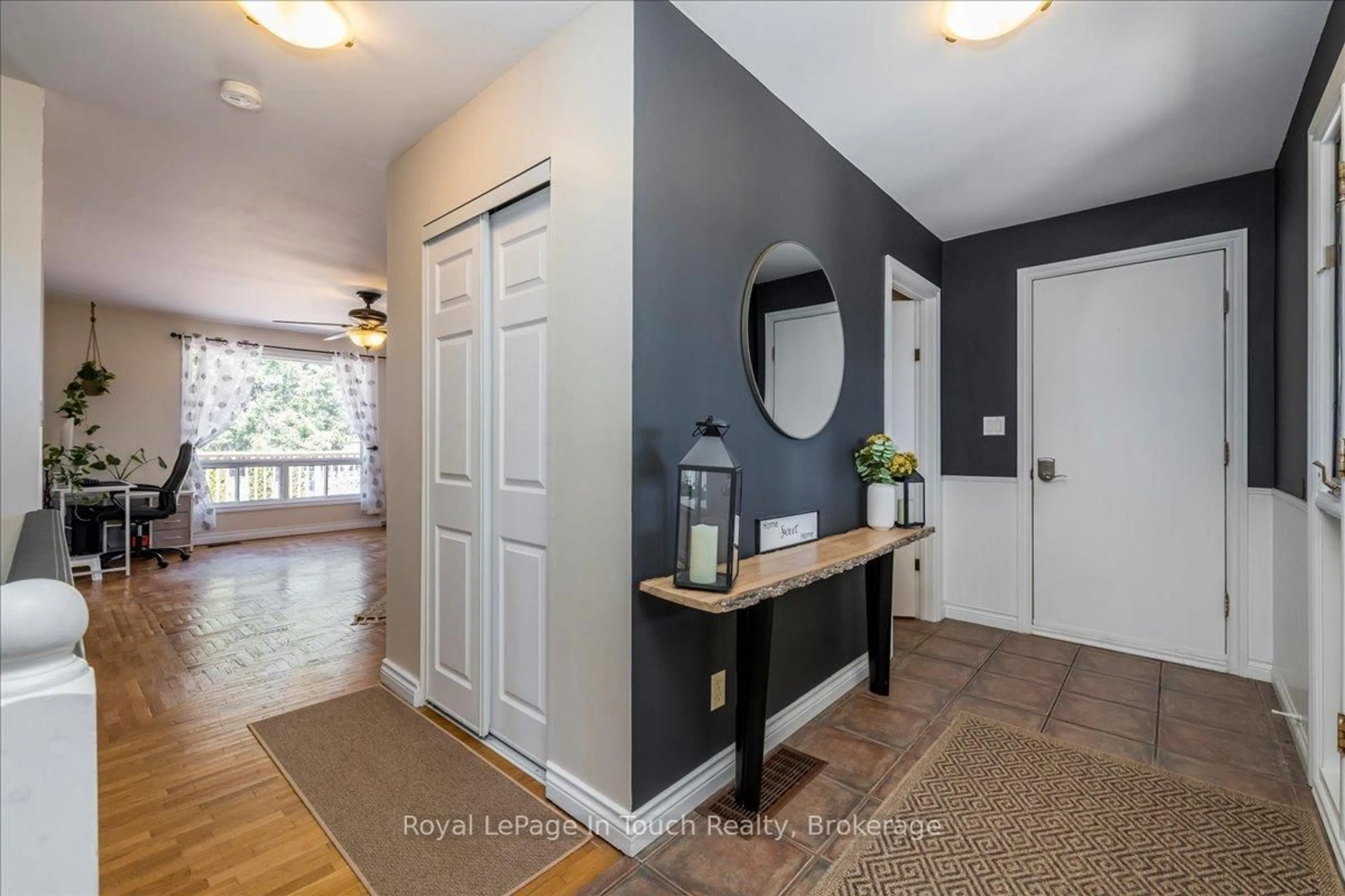 Indoor entryway for 93 Edward St, Penetanguishene Ontario L9M 1J3