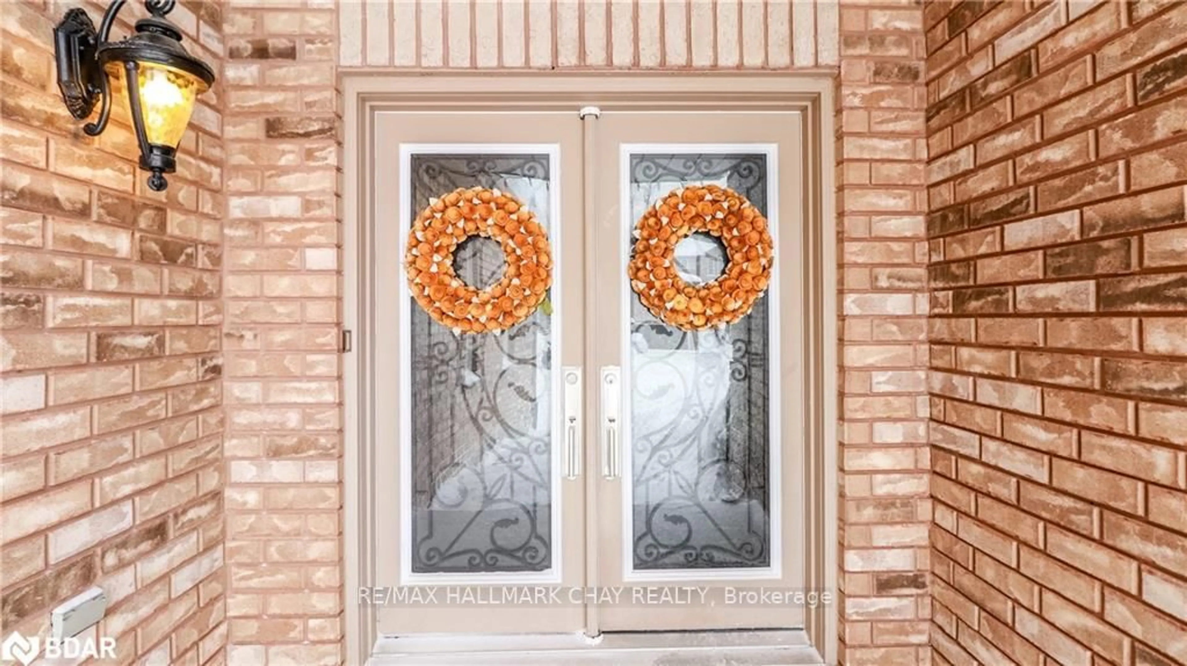 Indoor entryway for 33 Pinecliff Cres, Barrie Ontario L4N 5V2