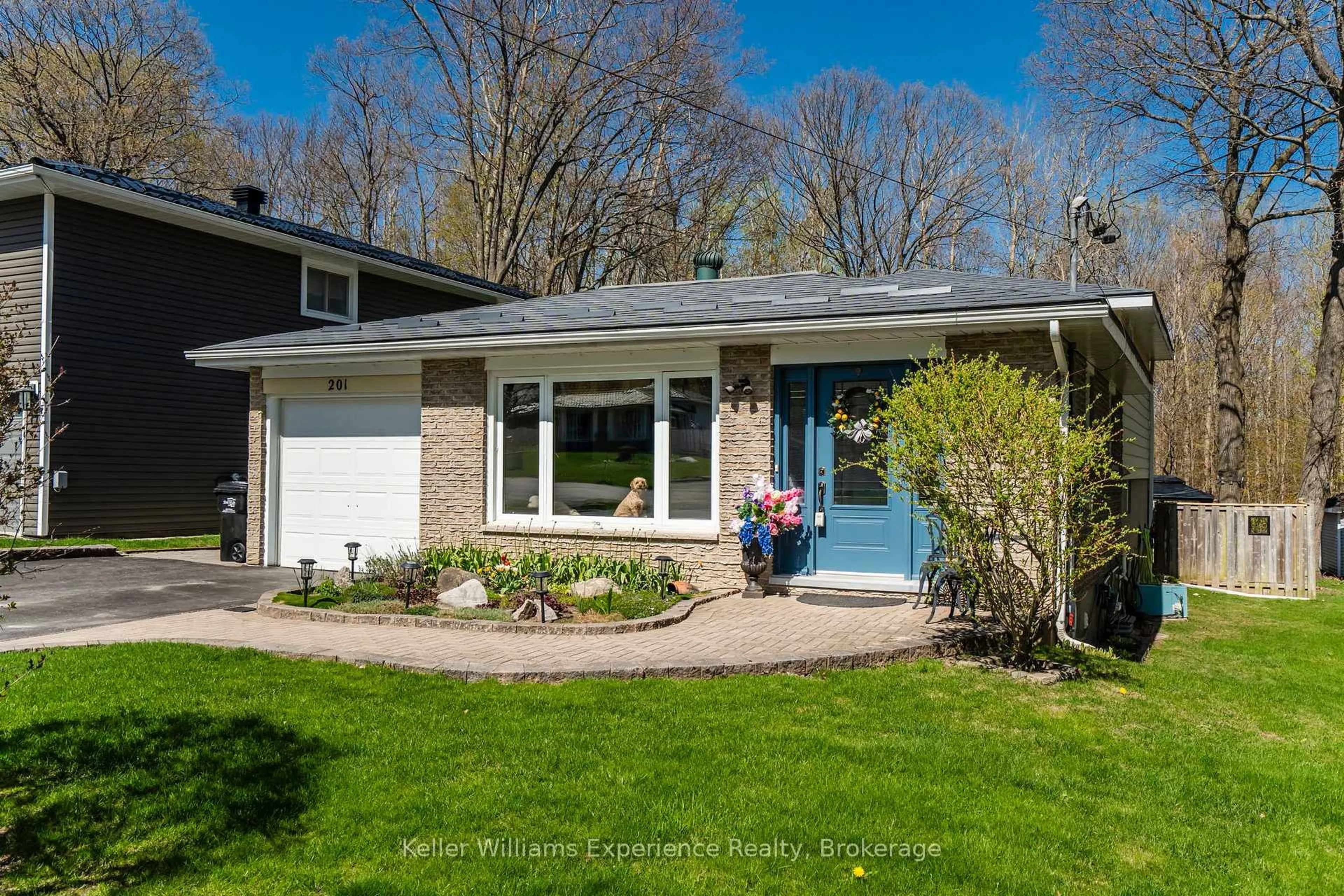 Home with vinyl exterior material, street for 201 Bayfield Ave, Midland Ontario L4R 5J5
