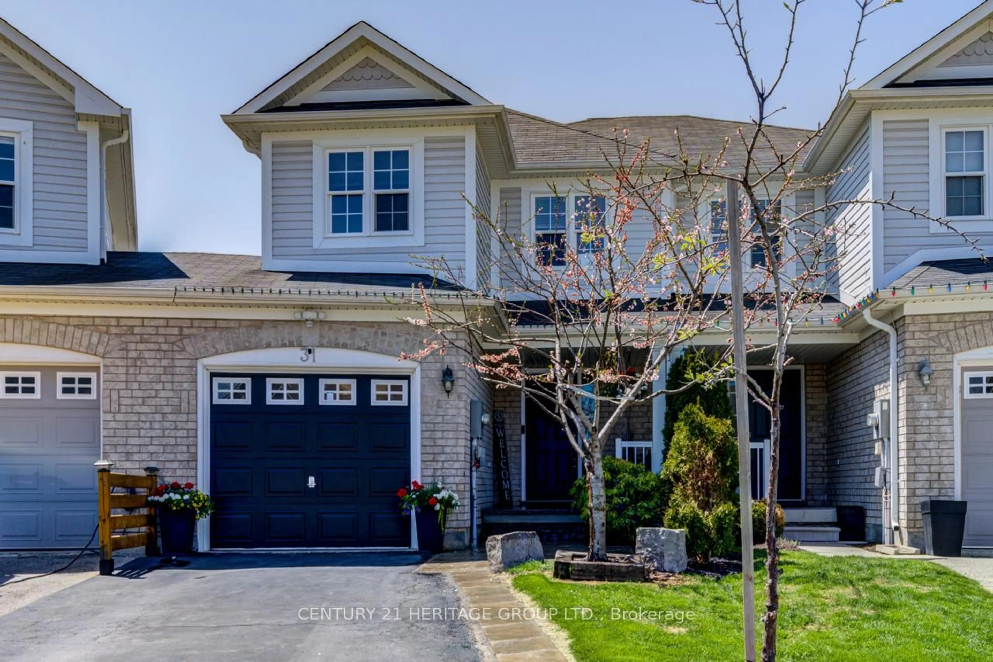 Home with brick exterior material, street for 31 Lancaster Crt, Barrie Ontario L4M 0G1