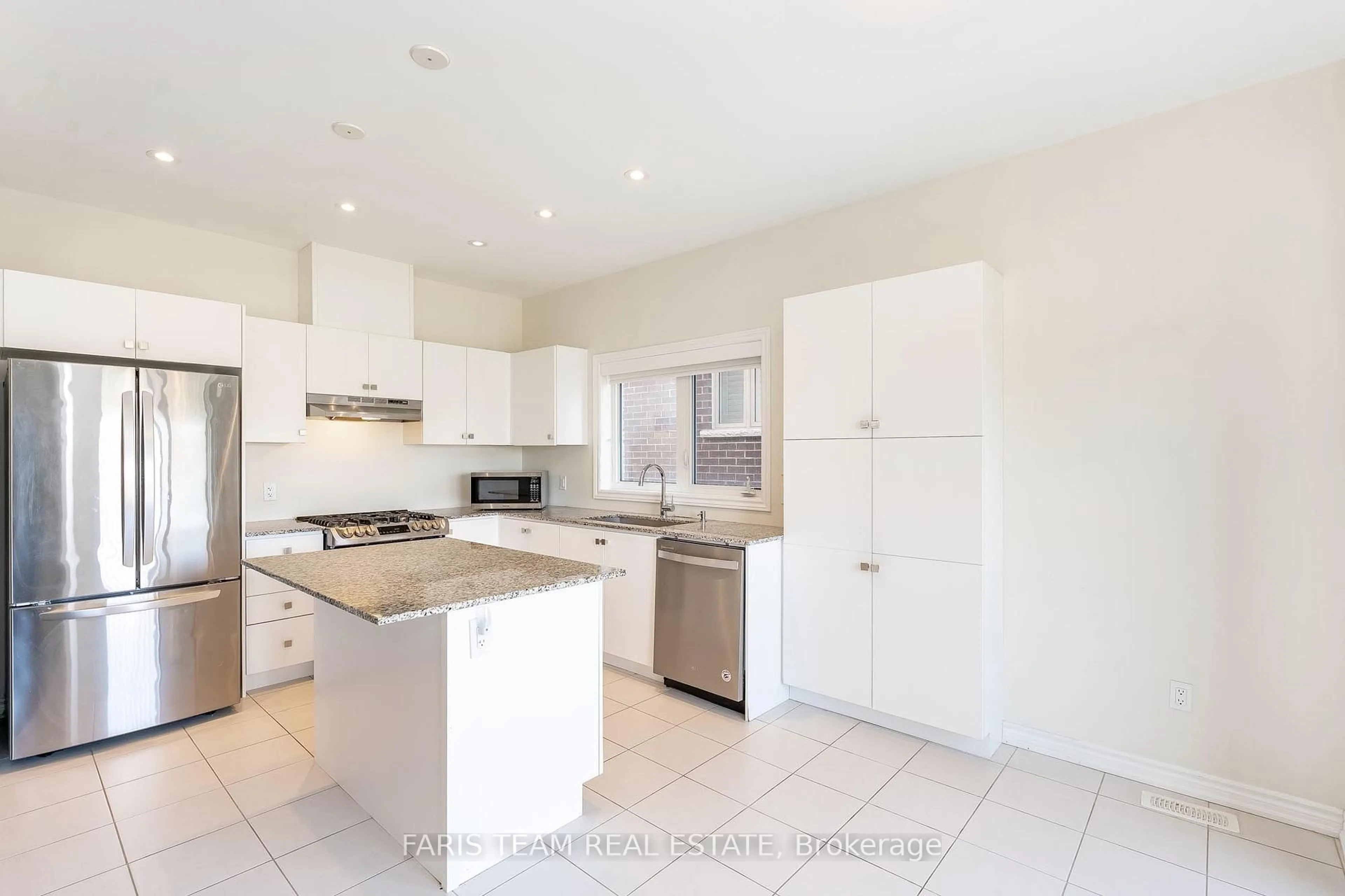 Open concept kitchen, unknown for 175 Muirfield Dr, Barrie Ontario L4N 5E9