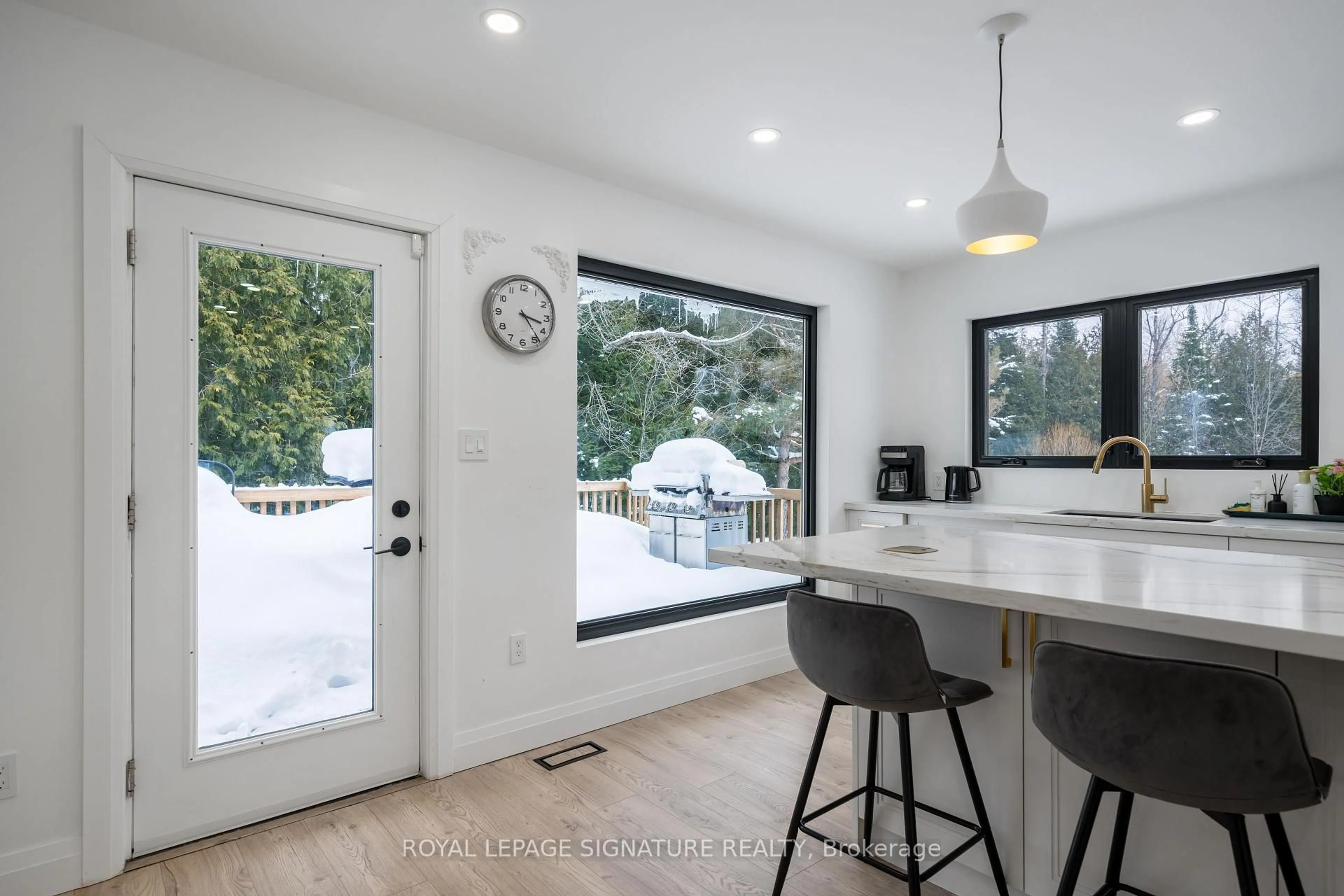 Open concept kitchen, unknown for 20 HILLVIEW Cres, Springwater Ontario L0L 1X0