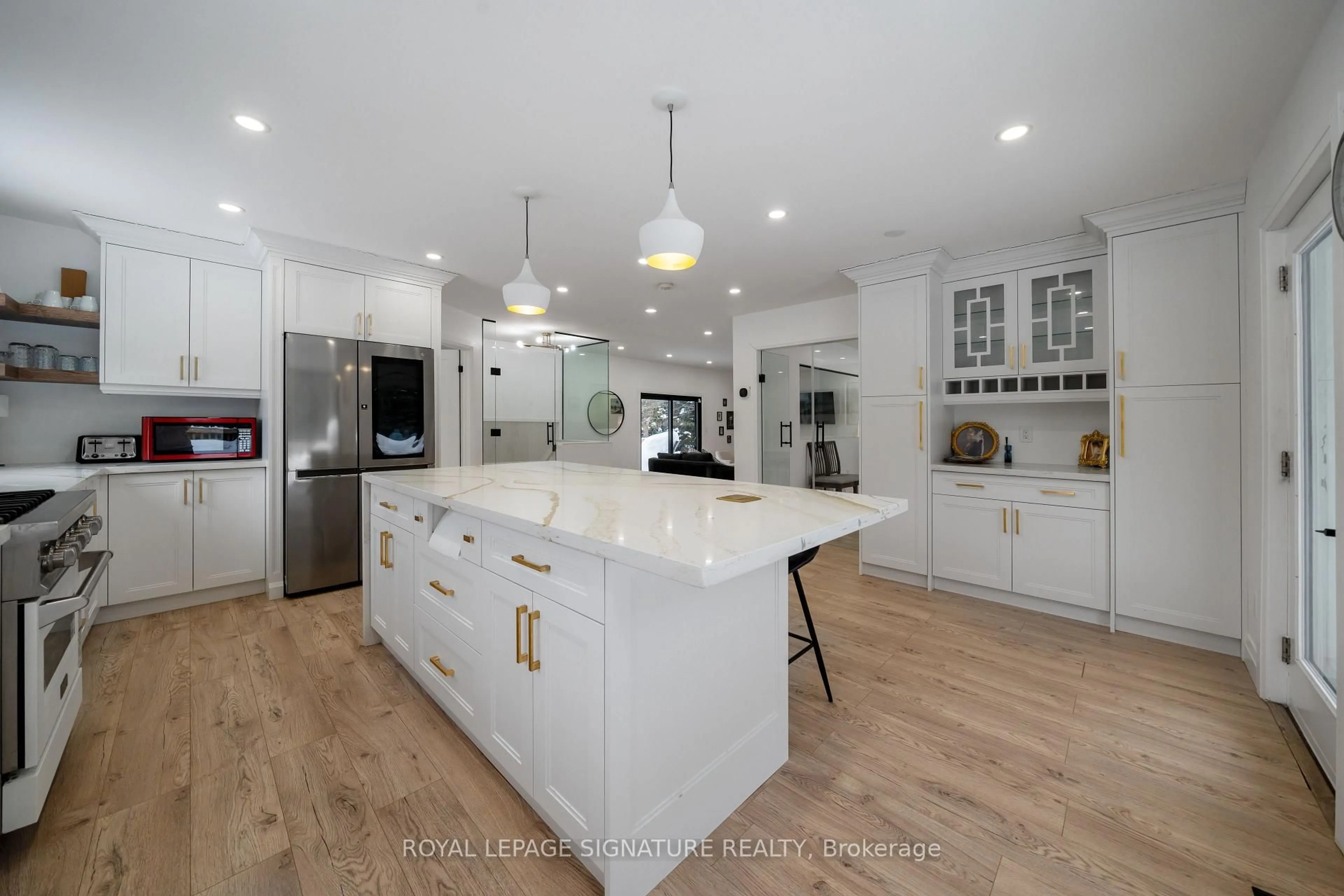 Open concept kitchen, unknown for 20 HILLVIEW Cres, Springwater Ontario L0L 1X0
