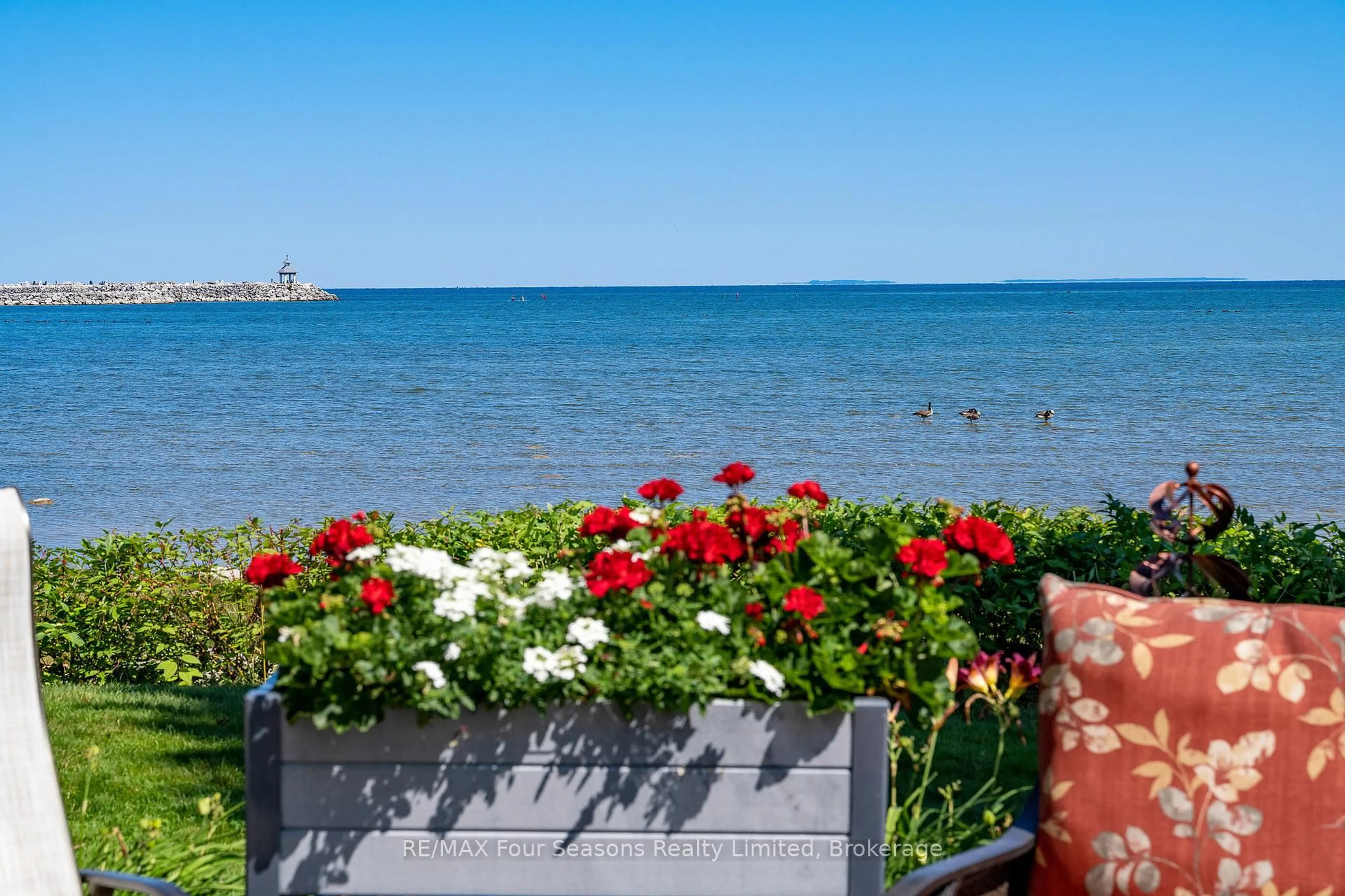 Patio, water/lake/river/ocean view for 44 Trott Blvd #18, Collingwood Ontario L9Y 5B7