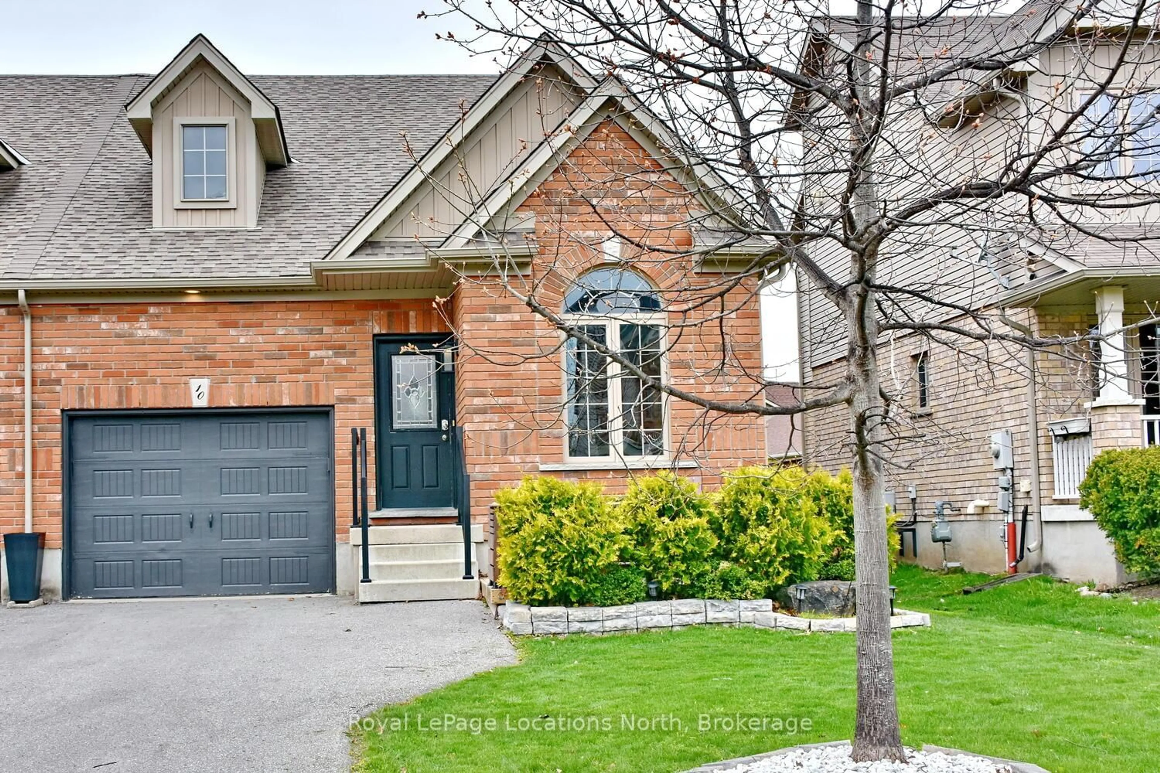 Home with brick exterior material, street for 10 Barr St, Collingwood Ontario L9Y 0E5