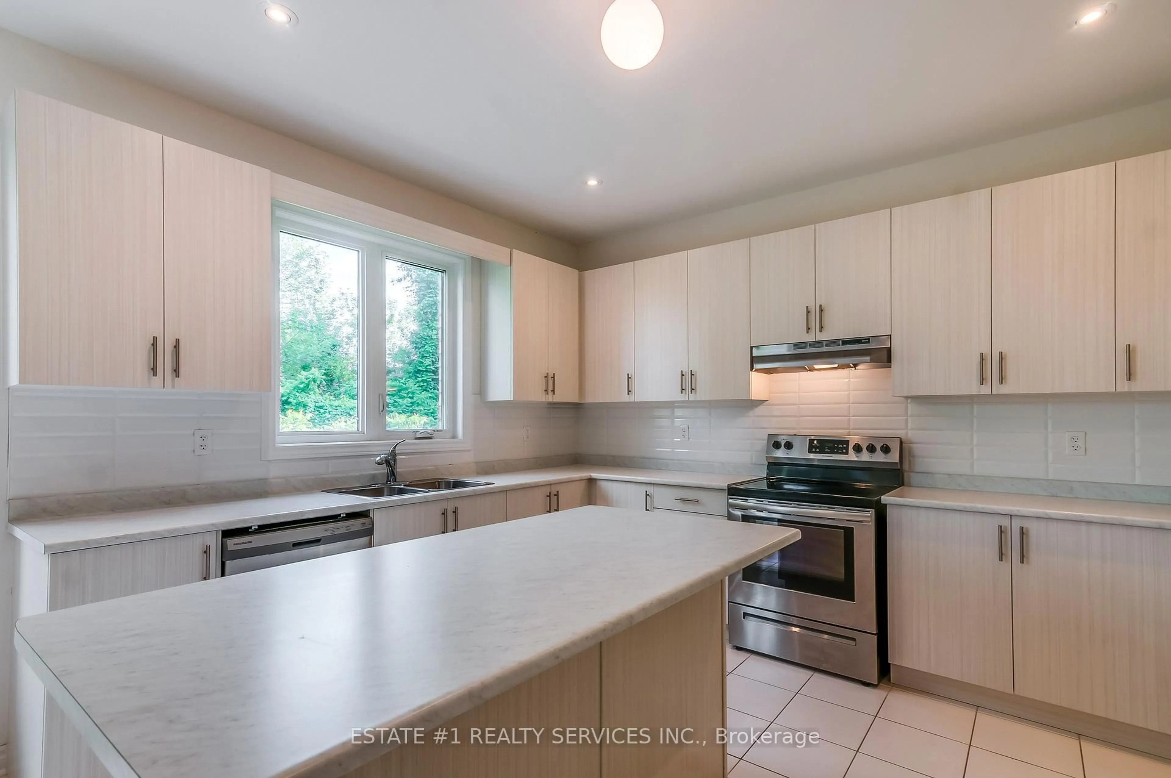 Open concept kitchen, unknown for 62 Kirby Ave, Collingwood Ontario L9Y 3Y8