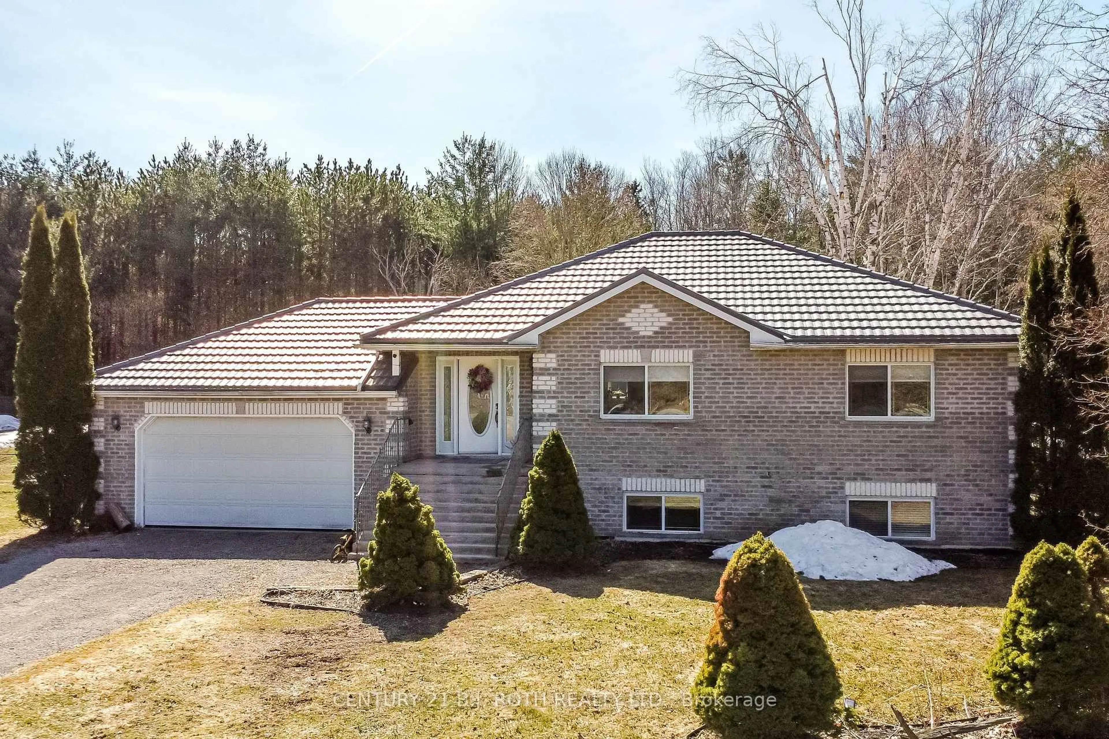 A pic from outside/outdoor area/front of a property/back of a property/a pic from drone, street for 6083 Vasey Rd, Springwater Ontario L0L 1P0