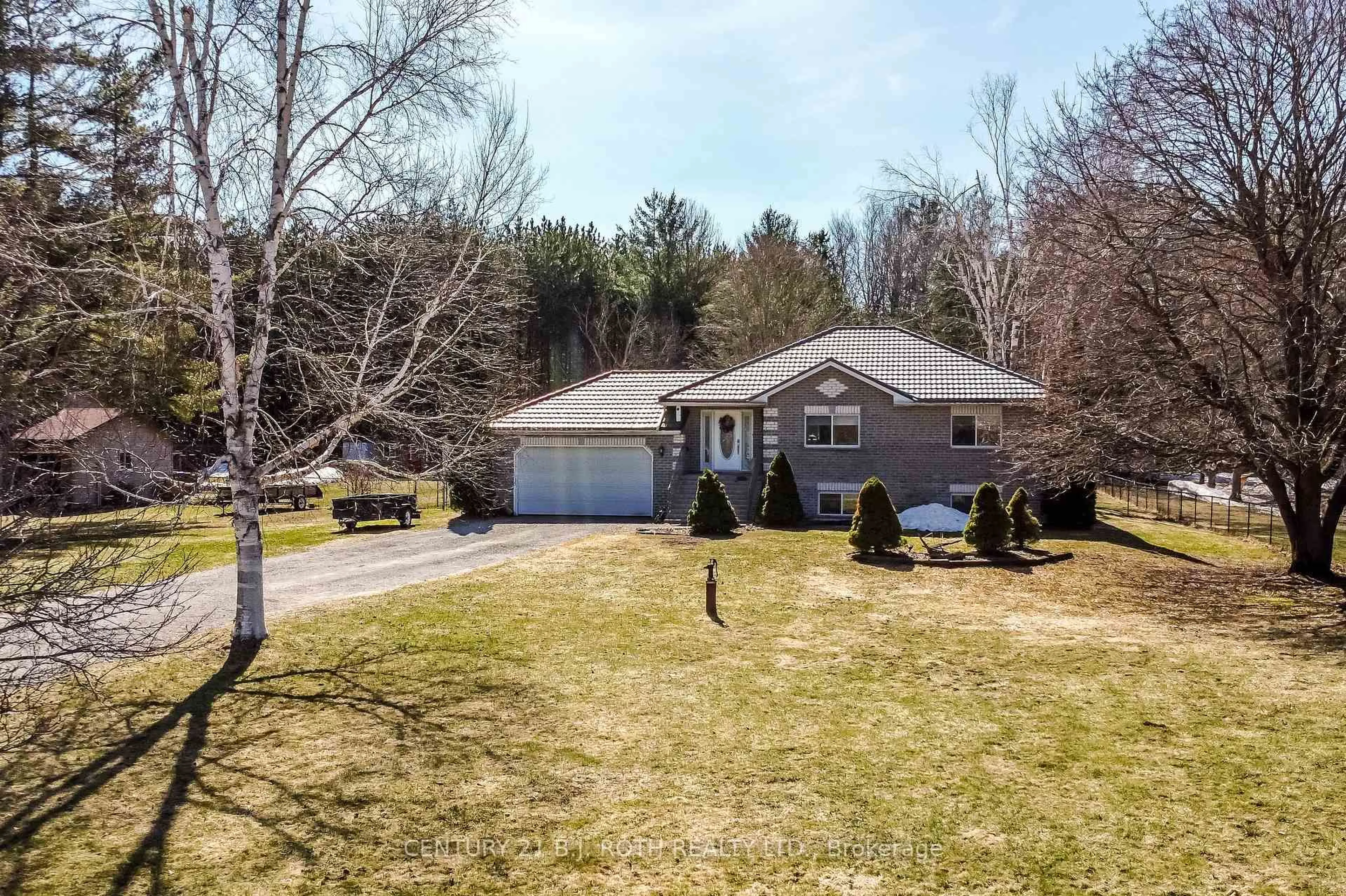 A pic from outside/outdoor area/front of a property/back of a property/a pic from drone, street for 6083 Vasey Rd, Springwater Ontario L0L 1P0