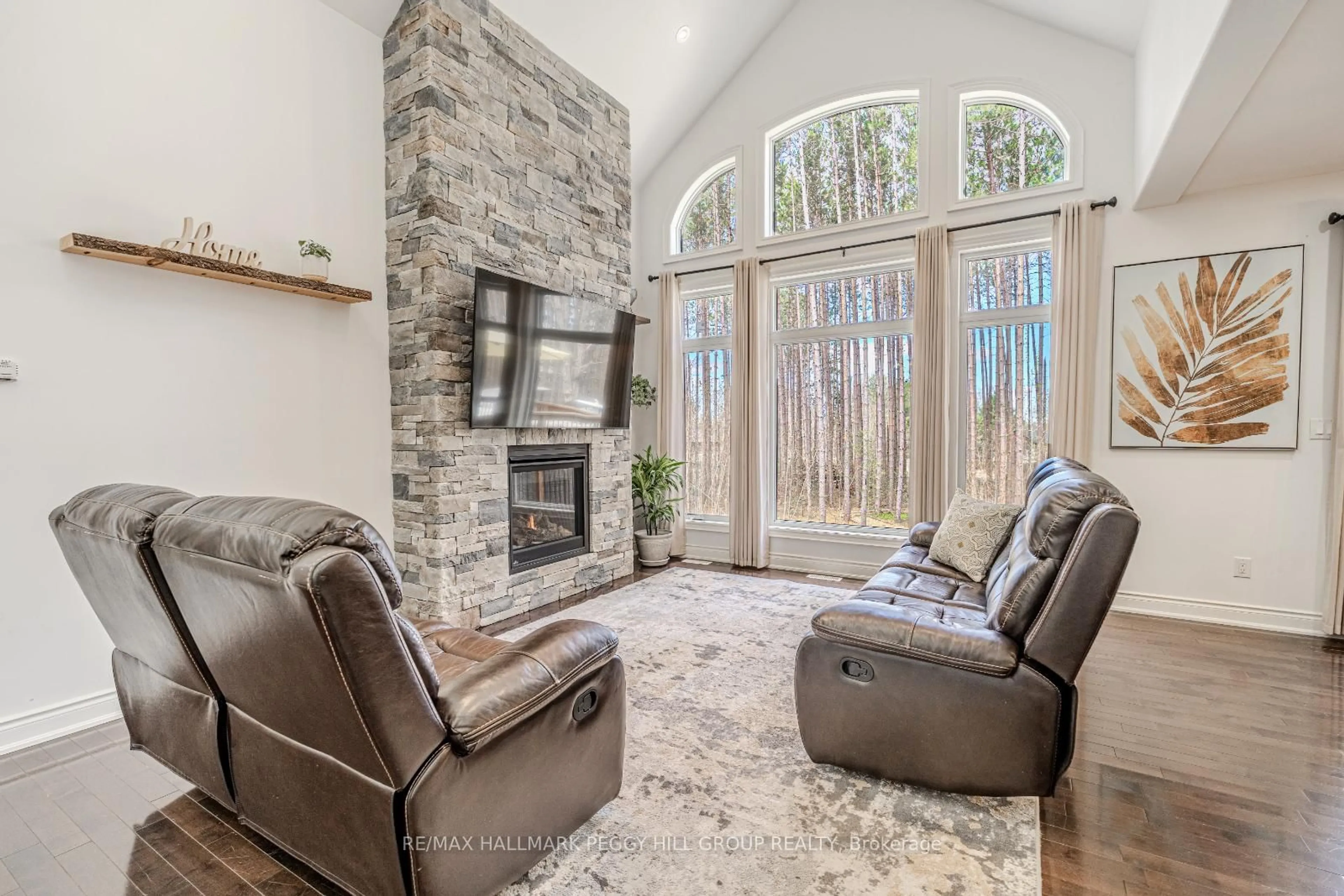 Living room with furniture, unknown for 38 Windermere Circ, Tay Ontario L4R 0C3