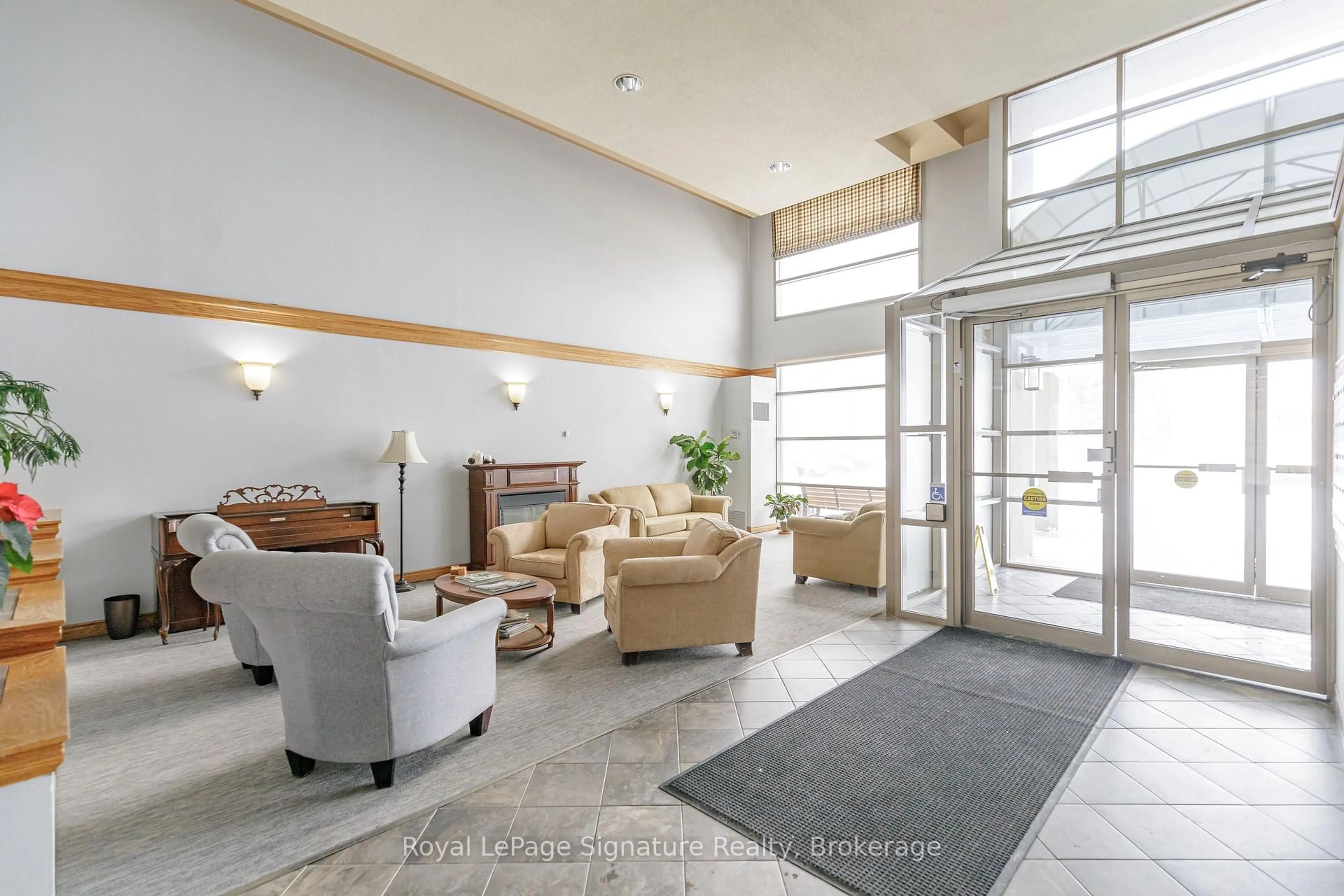 Lobby for 172 Eighth St #608, Collingwood Ontario L9Y 4T2