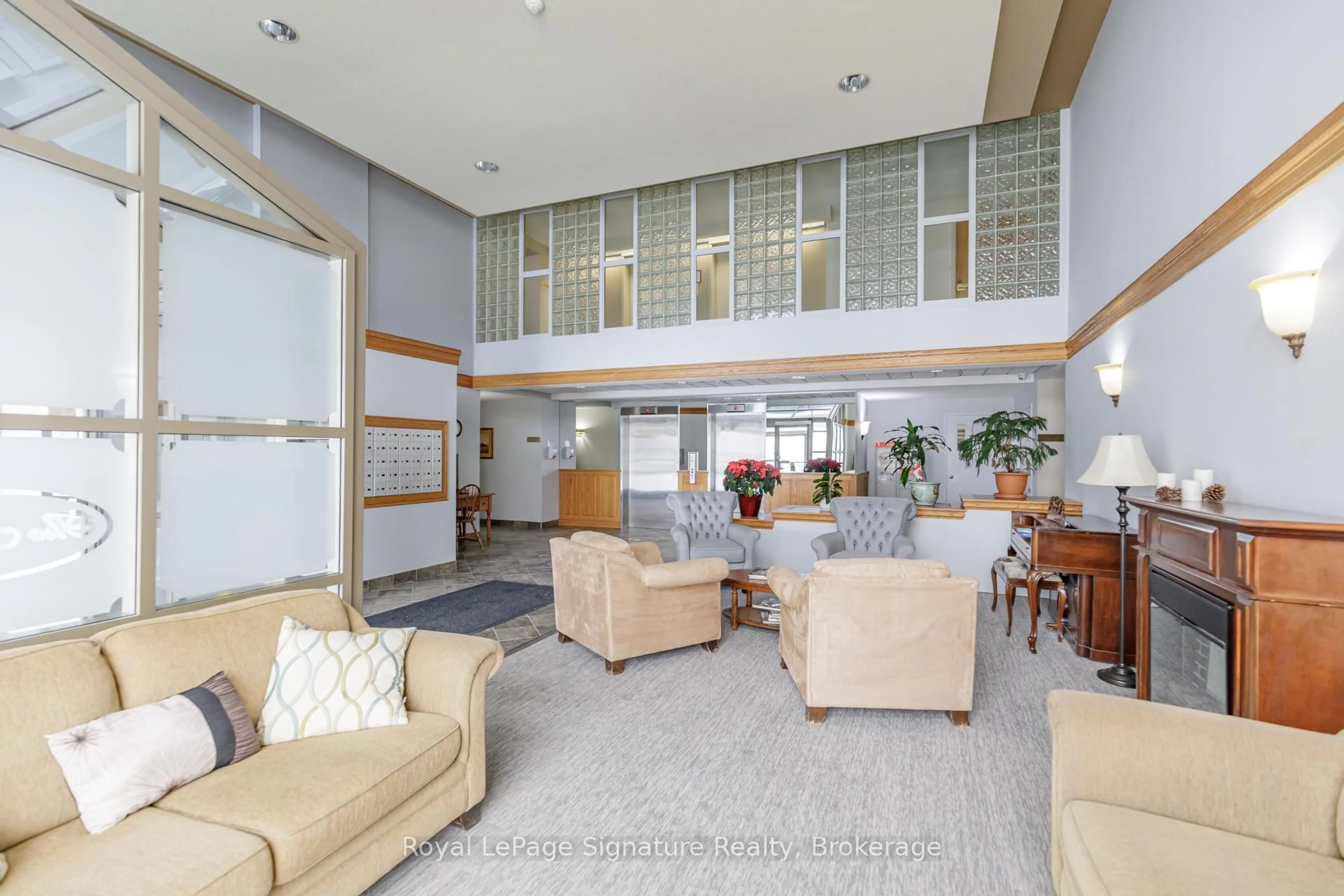 Lobby for 172 Eighth St #608, Collingwood Ontario L9Y 4T2