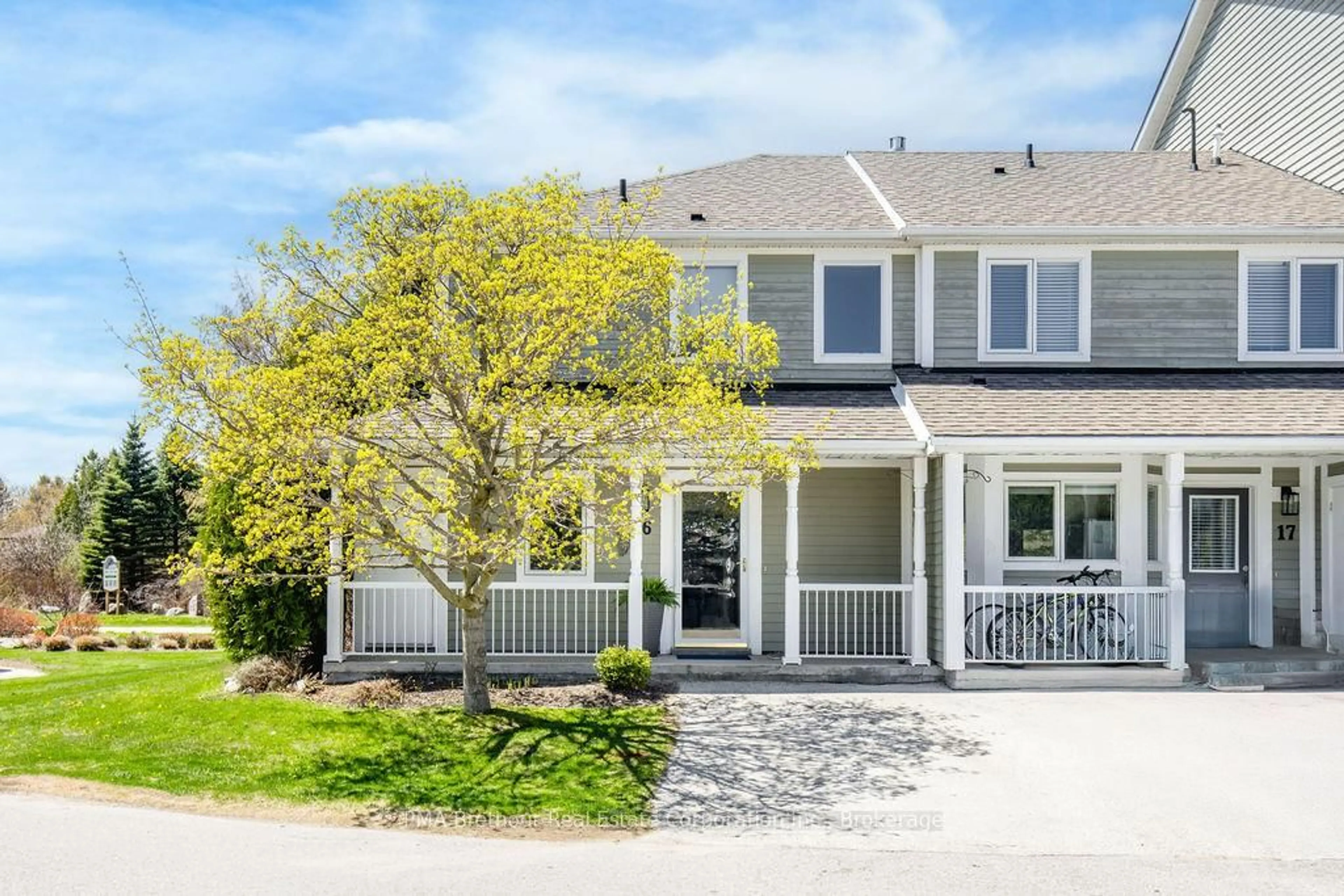 Home with vinyl exterior material, street for 16 Cranberry Surf N/A #12, Collingwood Ontario L9Y 5C4