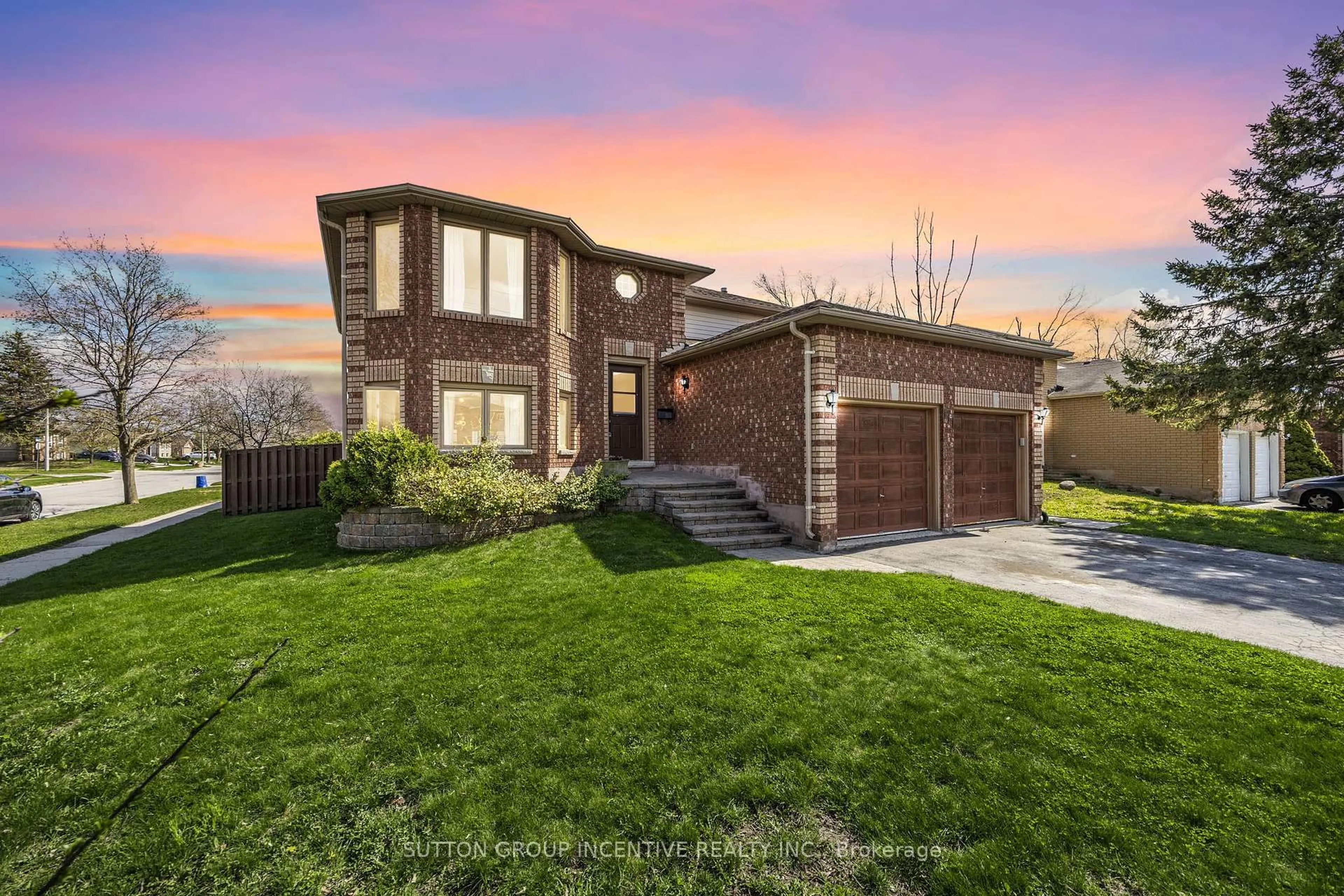 Home with brick exterior material, street for 111 Livingstone St, Barrie Ontario L4N 7J4
