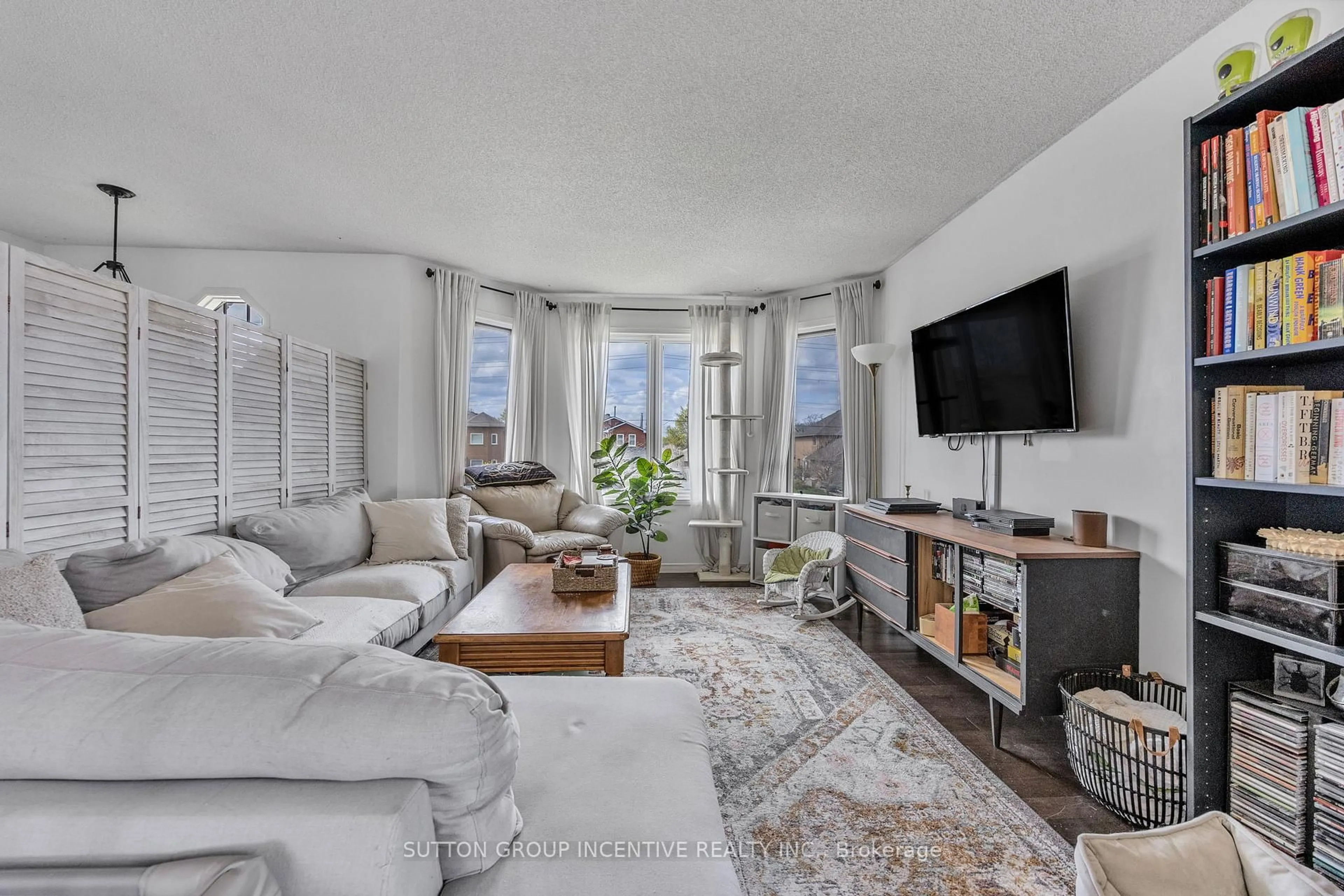 Living room with furniture, unknown for 111 Livingstone St, Barrie Ontario L4N 7J4