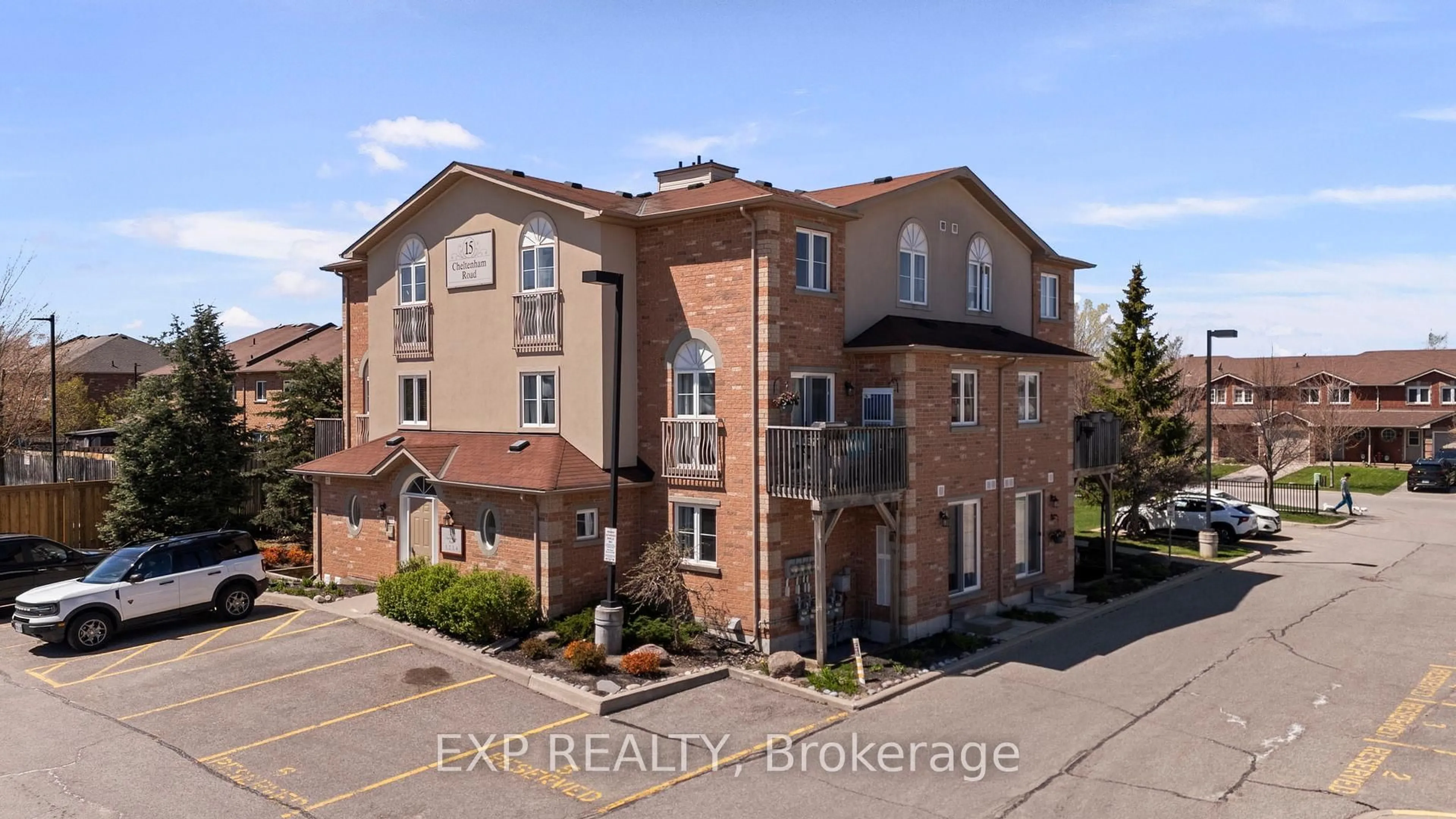 A pic from outside/outdoor area/front of a property/back of a property/a pic from drone, building for 15 Cheltenham Rd #1, Barrie Ontario L4M 0E7