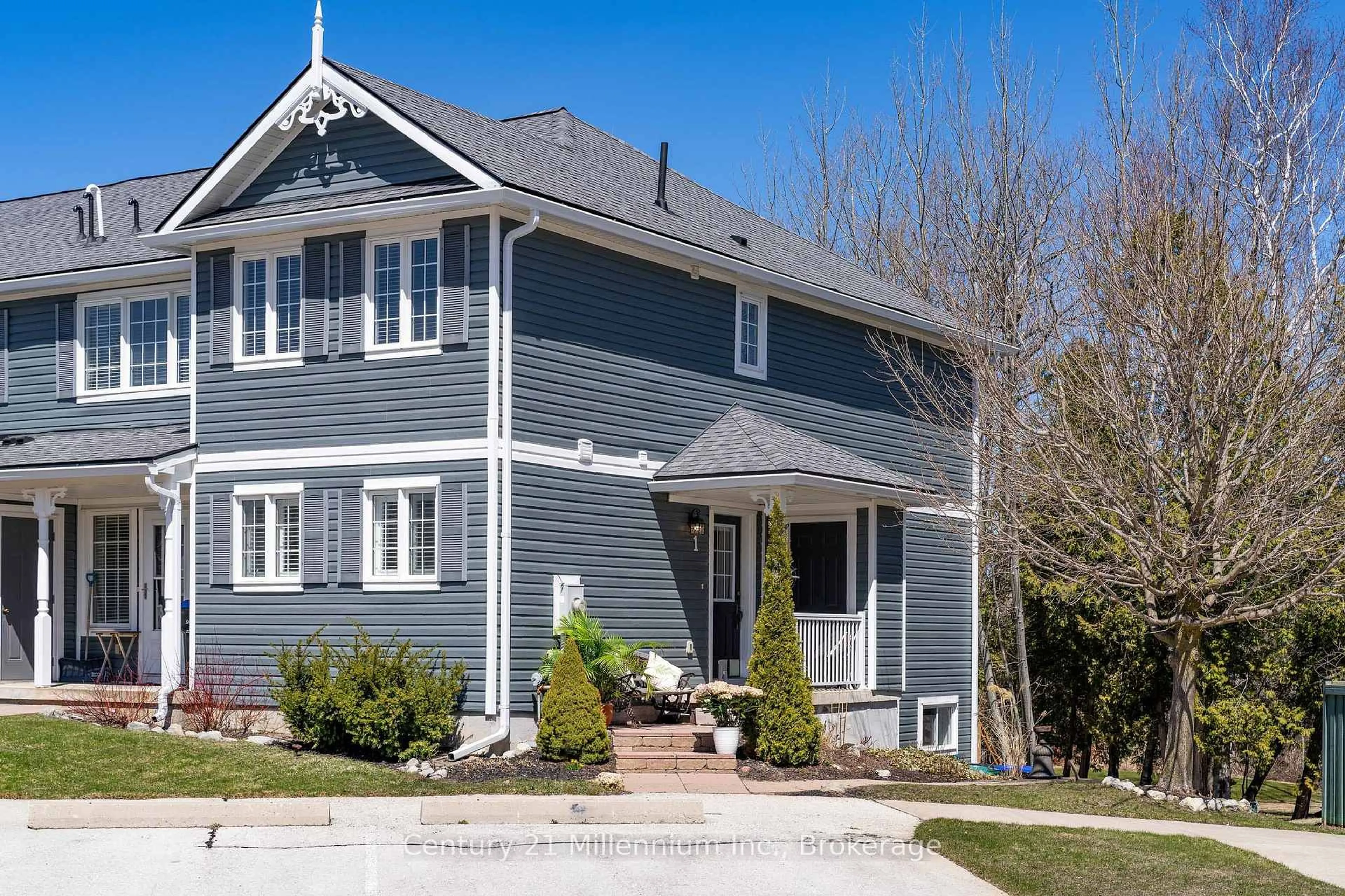 Home with vinyl exterior material, street for 1 Westwind Dr, Collingwood Ontario L9Y 5J1