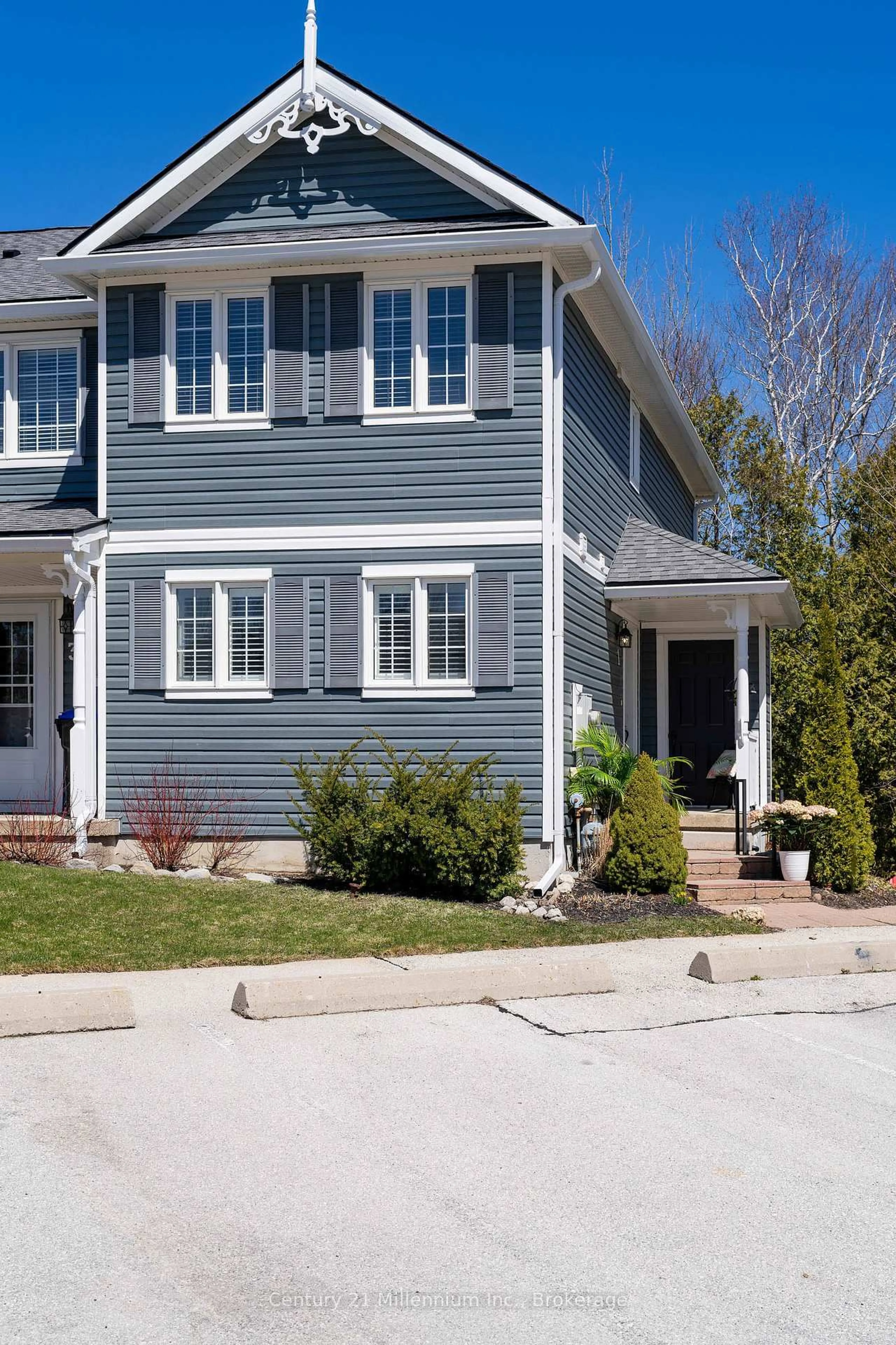 Home with vinyl exterior material, street for 1 Westwind Dr, Collingwood Ontario L9Y 5J1
