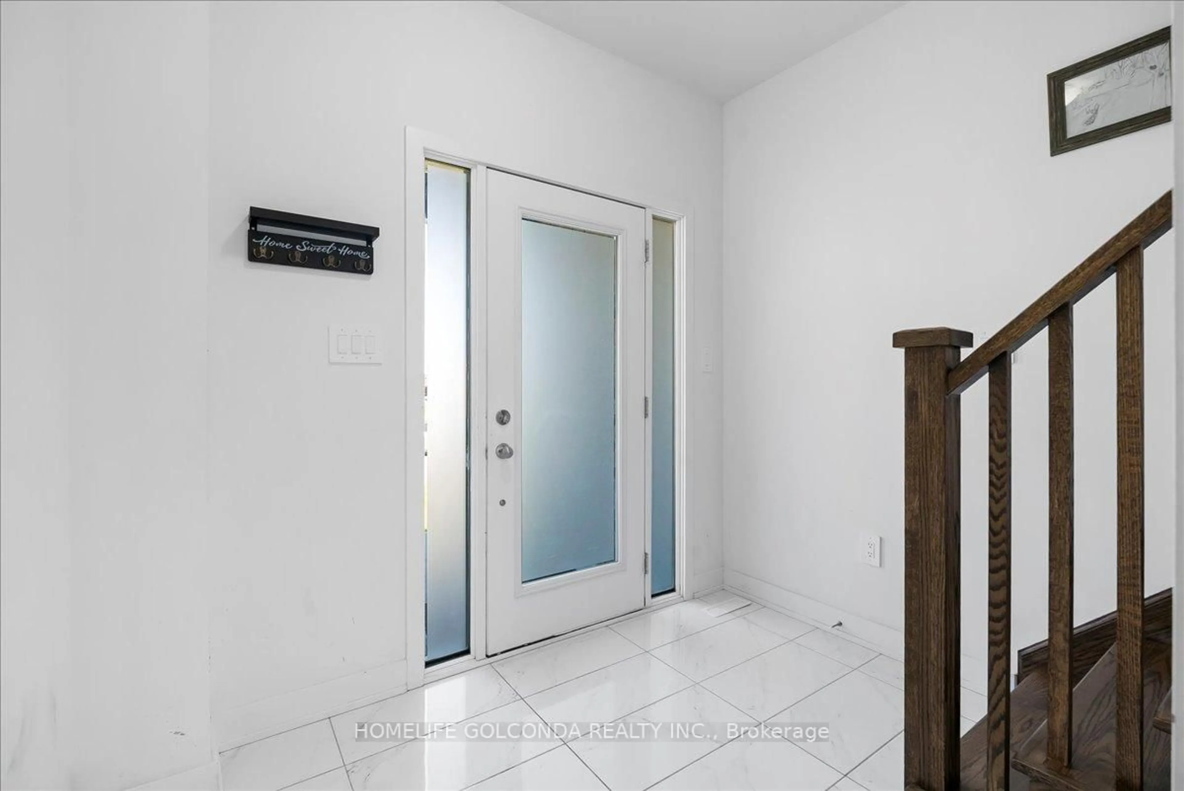 Indoor entryway for 9 Evergreen Terr, Barrie Ontario L9J 0M6