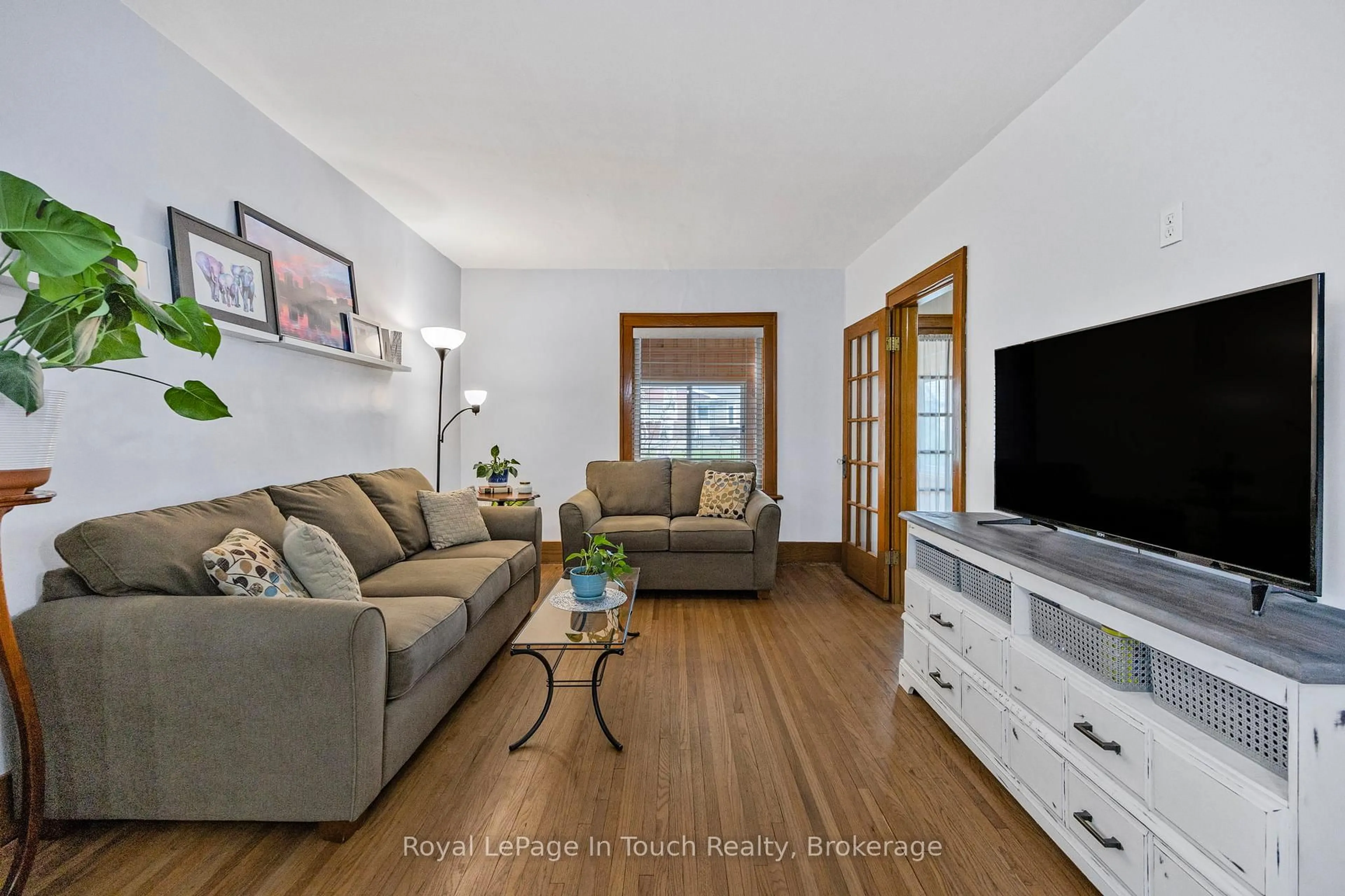 Living room with furniture, wood/laminate floor for 475 Midland Ave, Midland Ontario L4R 3L4