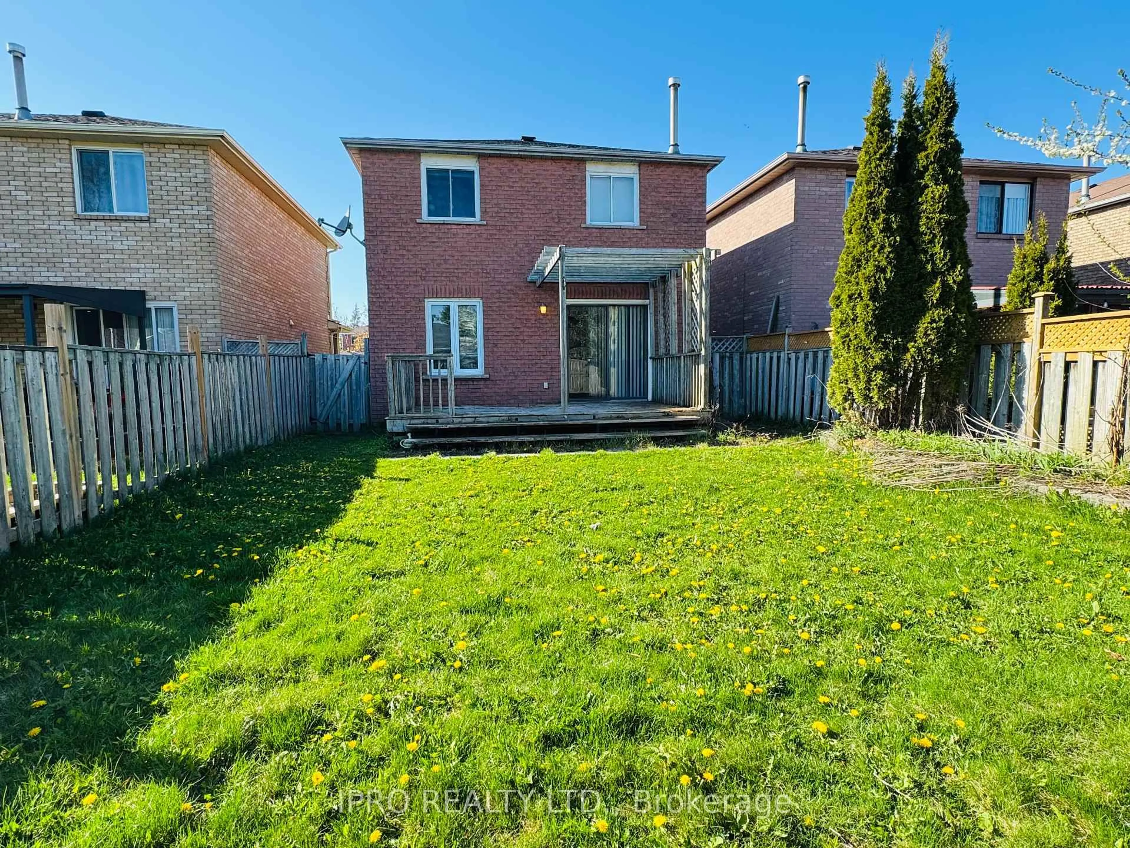 A pic from outside/outdoor area/front of a property/back of a property/a pic from drone, street for 43 Delaney Cres, Barrie Ontario L4N 7C4
