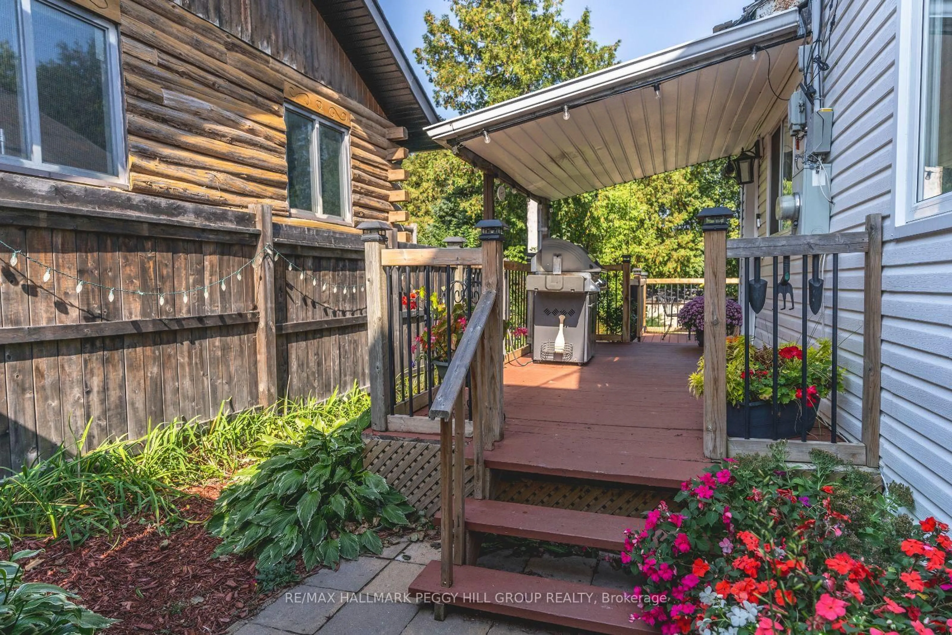 Patio, street for 210 Southview Rd, Barrie Ontario L4N 3X7