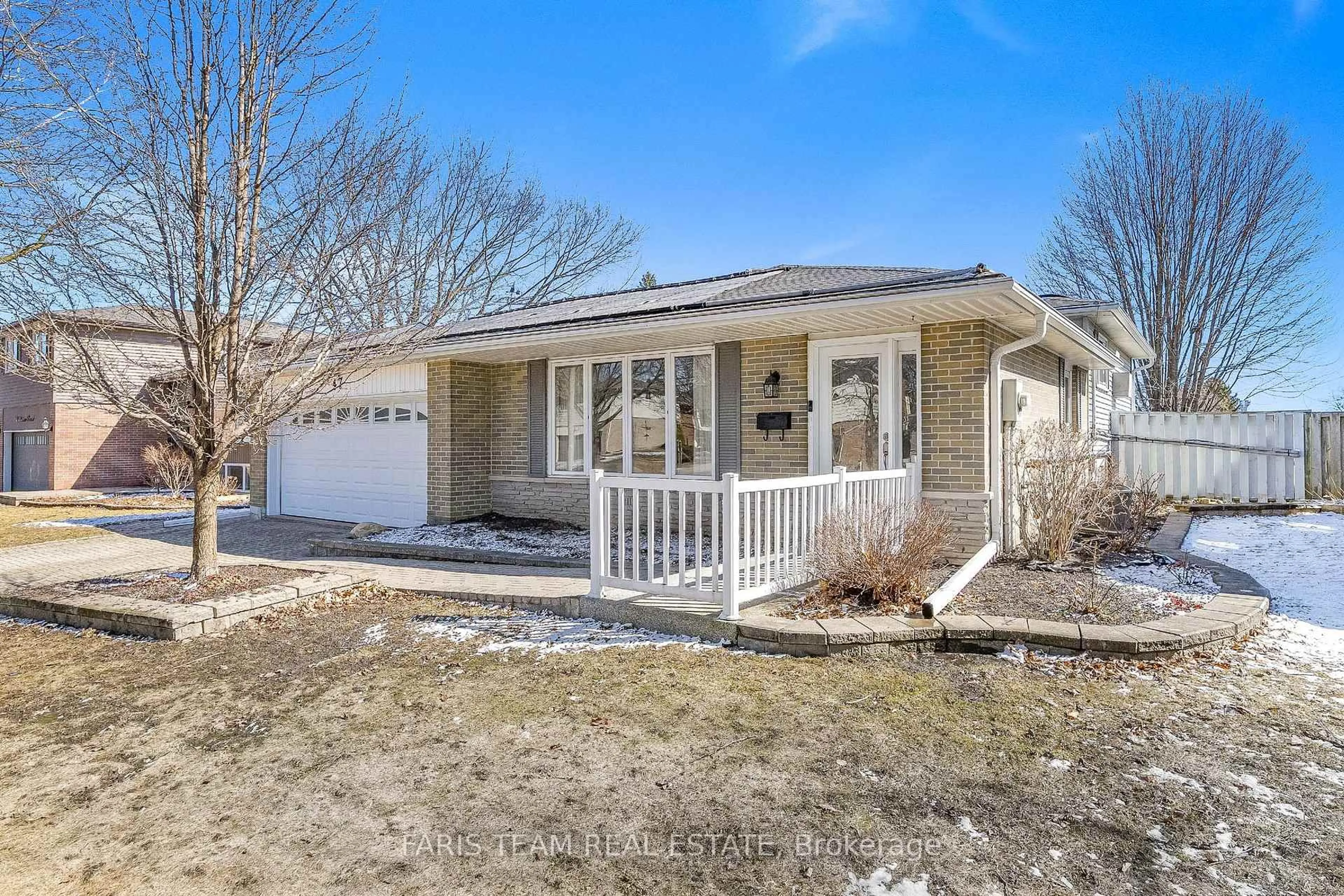 Home with vinyl exterior material, street for 47 Briar Rd, Barrie Ontario L4N 3M5