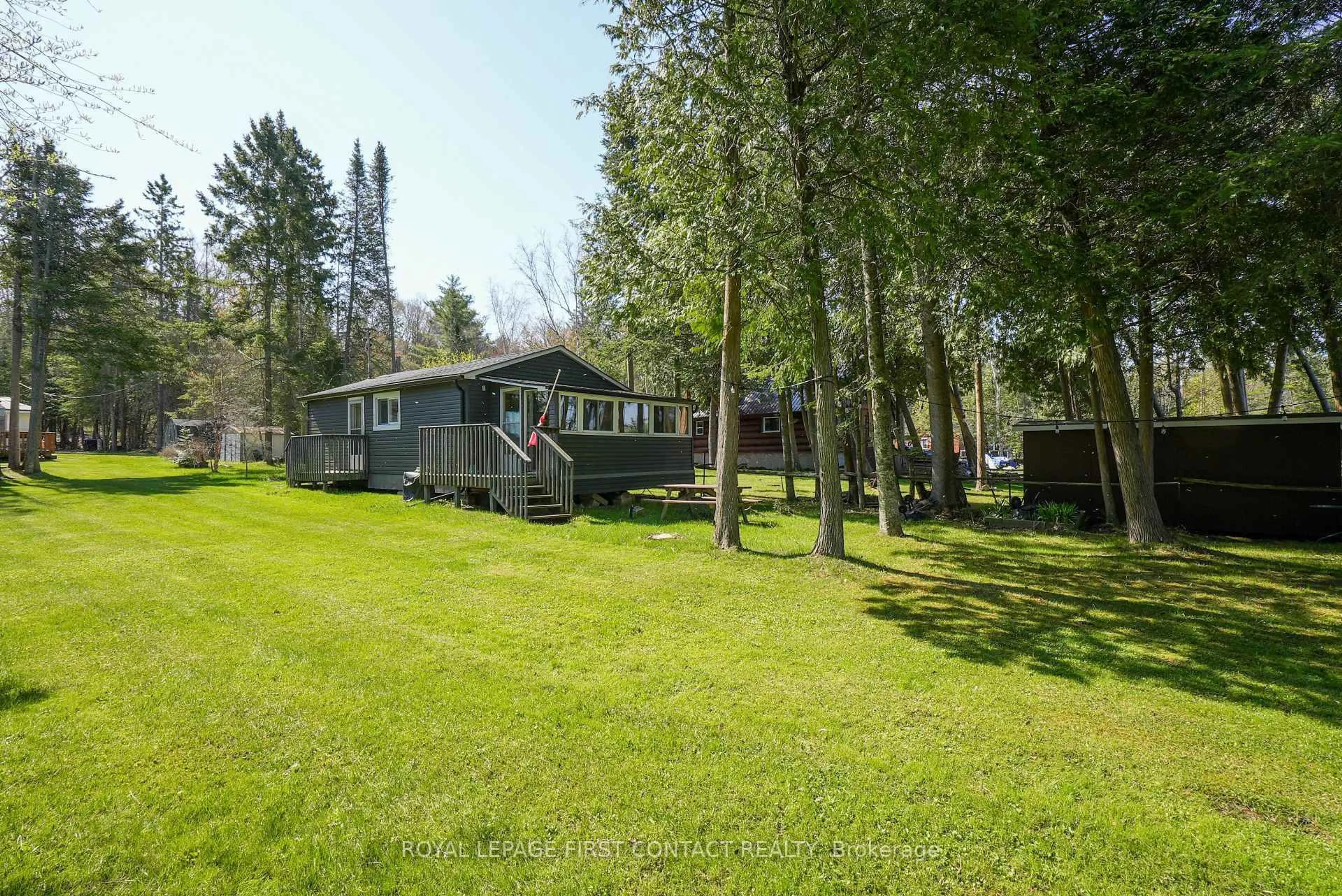 A pic from outside/outdoor area/front of a property/back of a property/a pic from drone, unknown for 6 Buttercup Lane, Springwater Ontario L0L 1P0