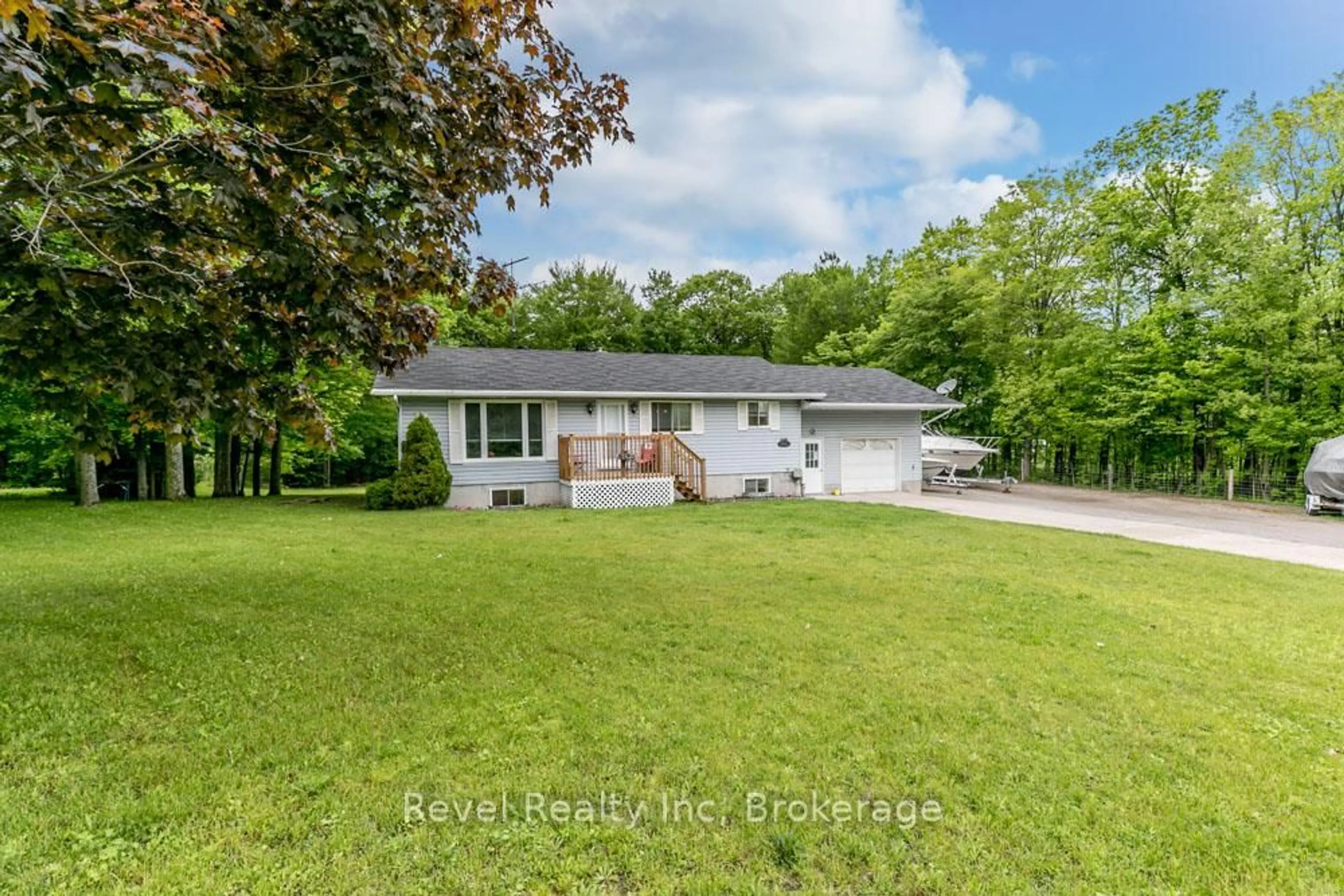A pic from outside/outdoor area/front of a property/back of a property/a pic from drone, water/lake/river/ocean view for 1710 GOLF LINK Rd, Tiny Ontario L0L 2J0