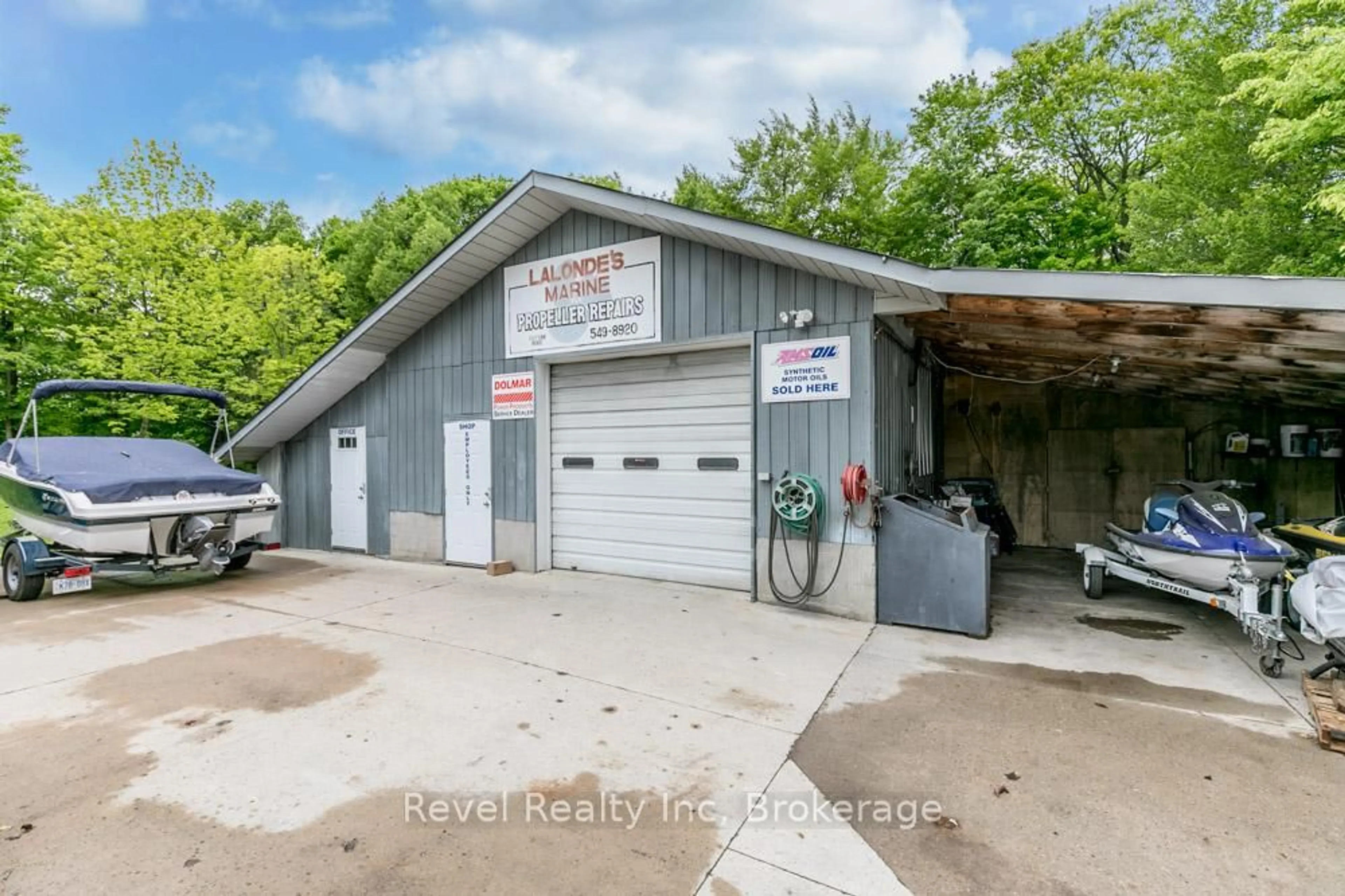 Indoor garage for 1710 GOLF LINK Rd, Tiny Ontario L0L 2J0
