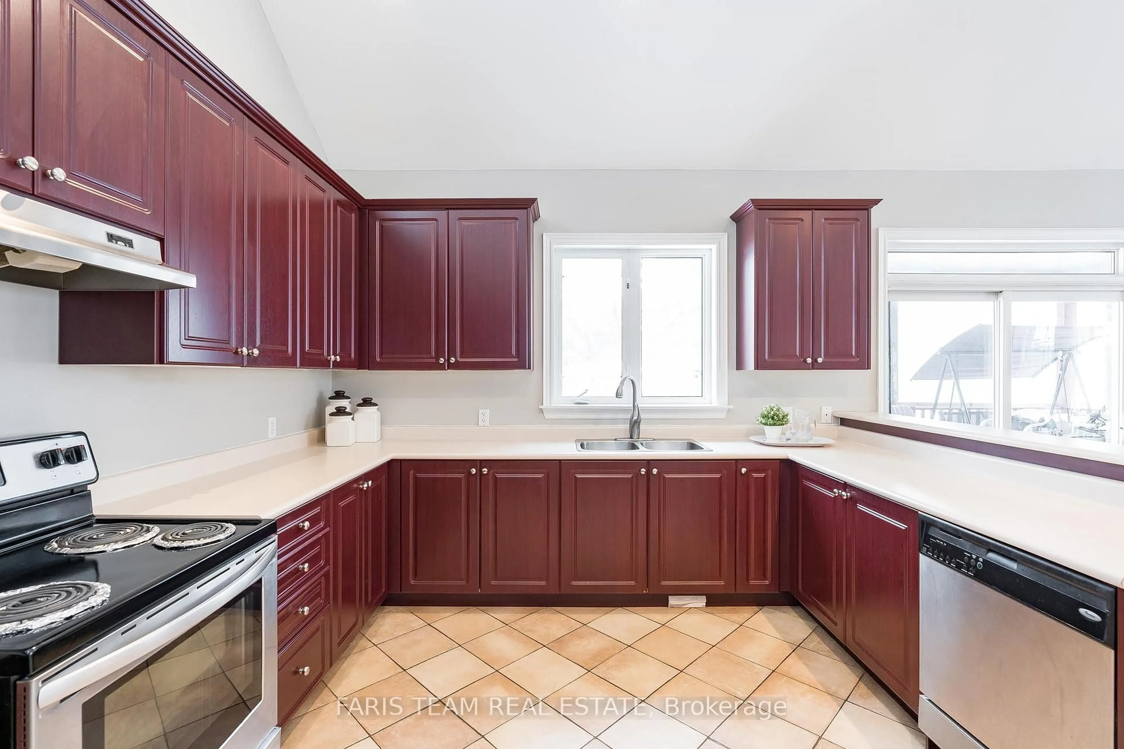 Standard kitchen, ceramic/tile floor for 8 Elm Dr, Wasaga Beach Ontario L9Z 2L3