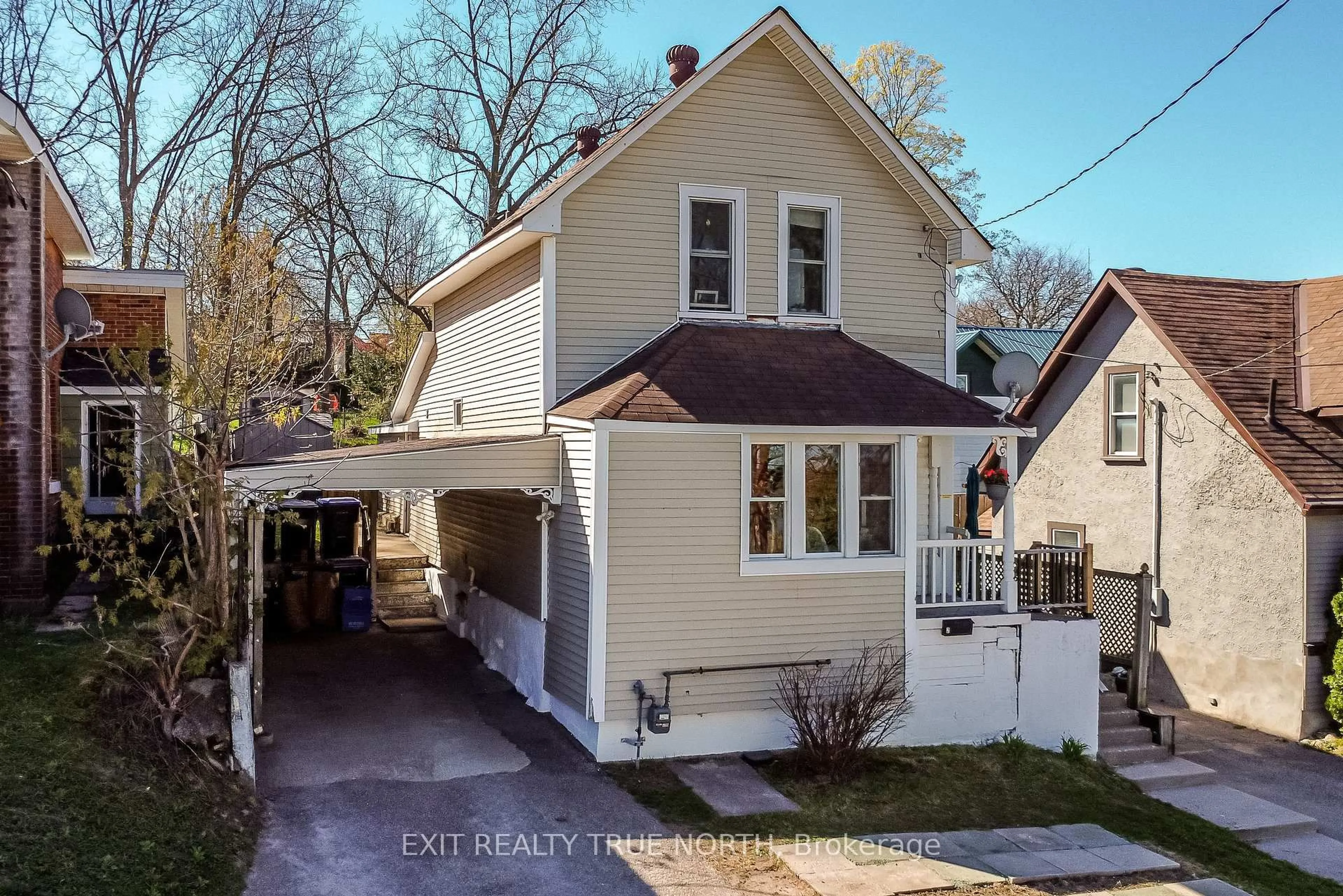 Home with vinyl exterior material, street for 385 Gloucester St, Midland Ontario L4R 1J2