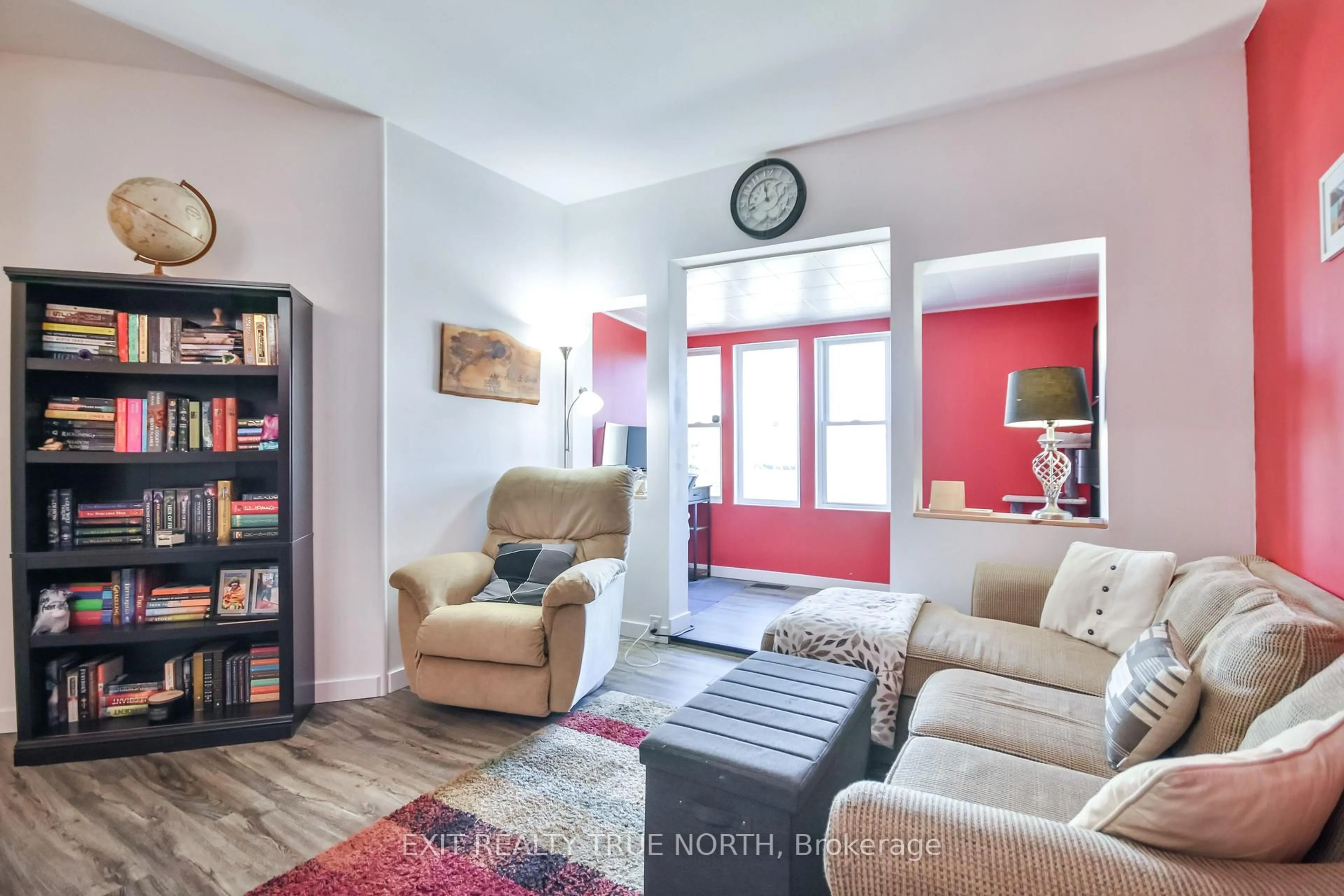 Living room with furniture, floor is not visible for 385 Gloucester St, Midland Ontario L4R 1J2