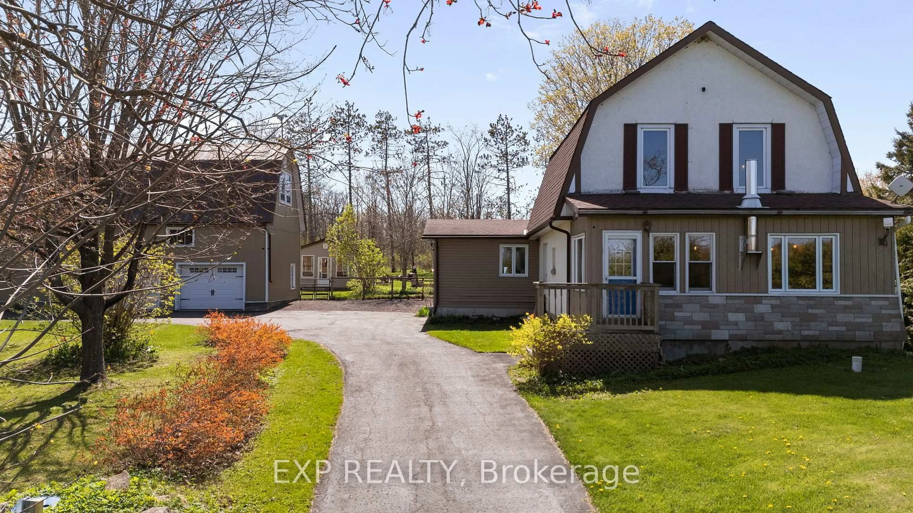 A pic from outside/outdoor area/front of a property/back of a property/a pic from drone, street for 2752 Old Fort Rd, Midland Ontario L4R 4K3