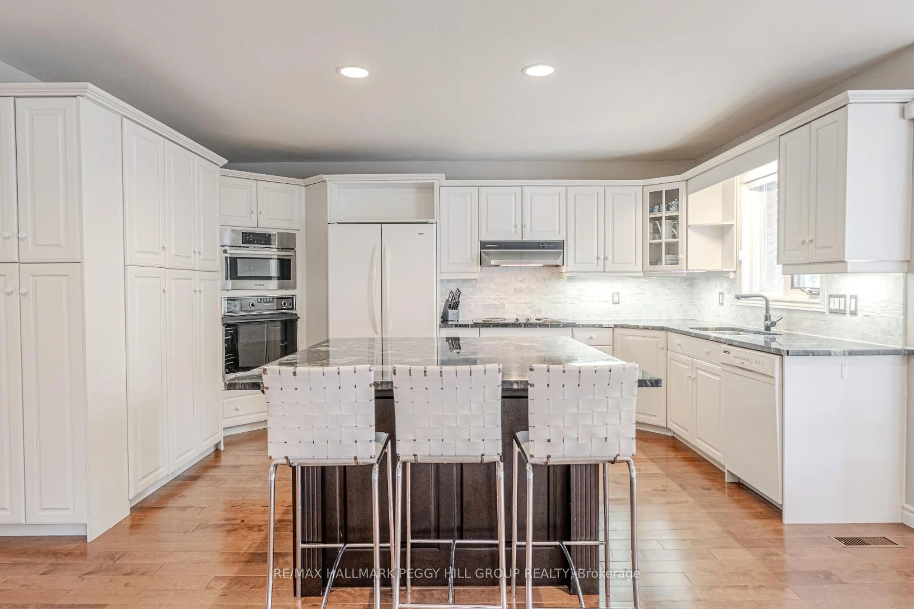 Open concept kitchen, unknown for 24 Willow Bay Dr, Springwater Ontario L9X 0R2