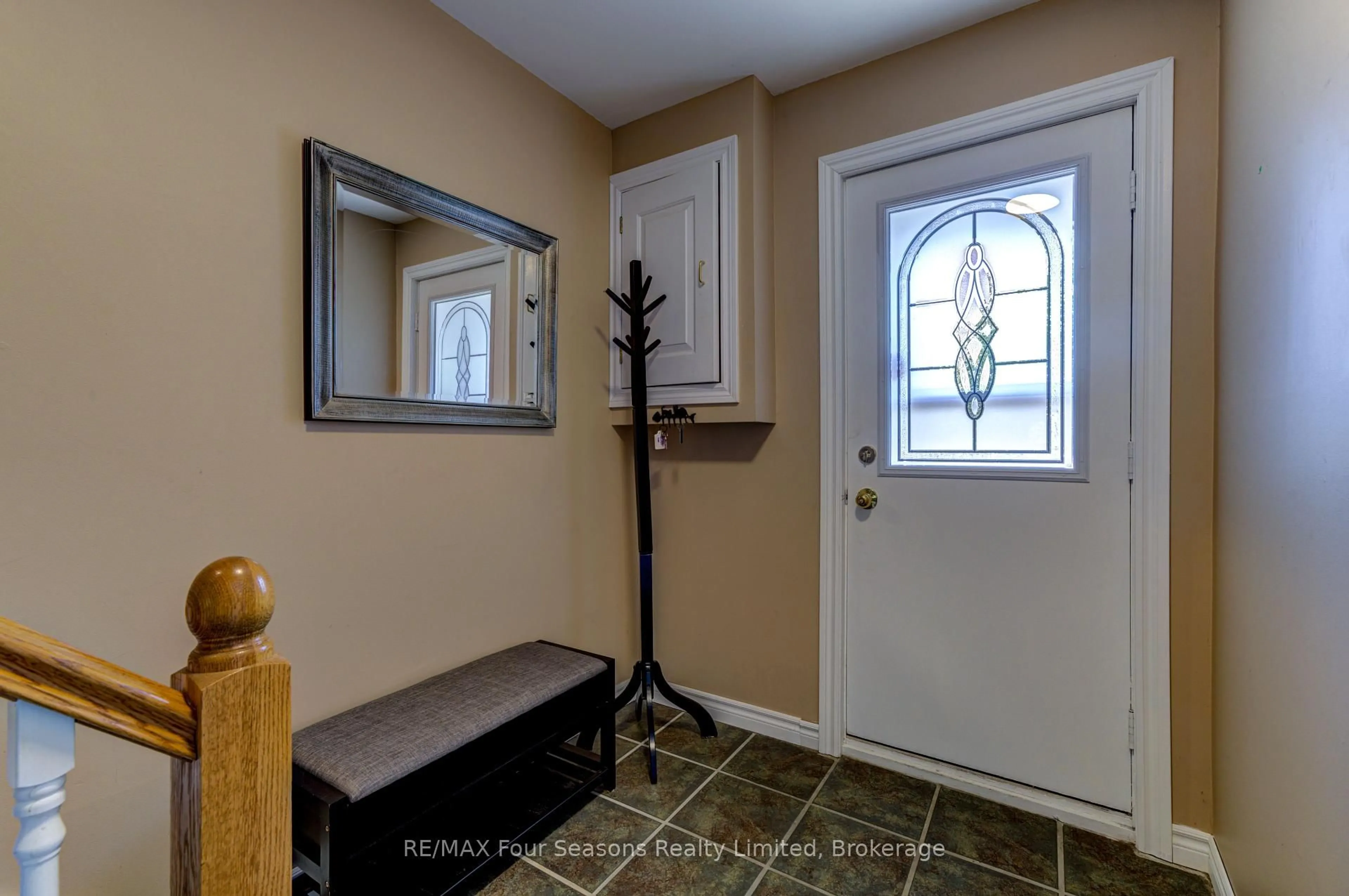 Indoor entryway for 17 Harbour St #226, Collingwood Ontario L9Y 5B4