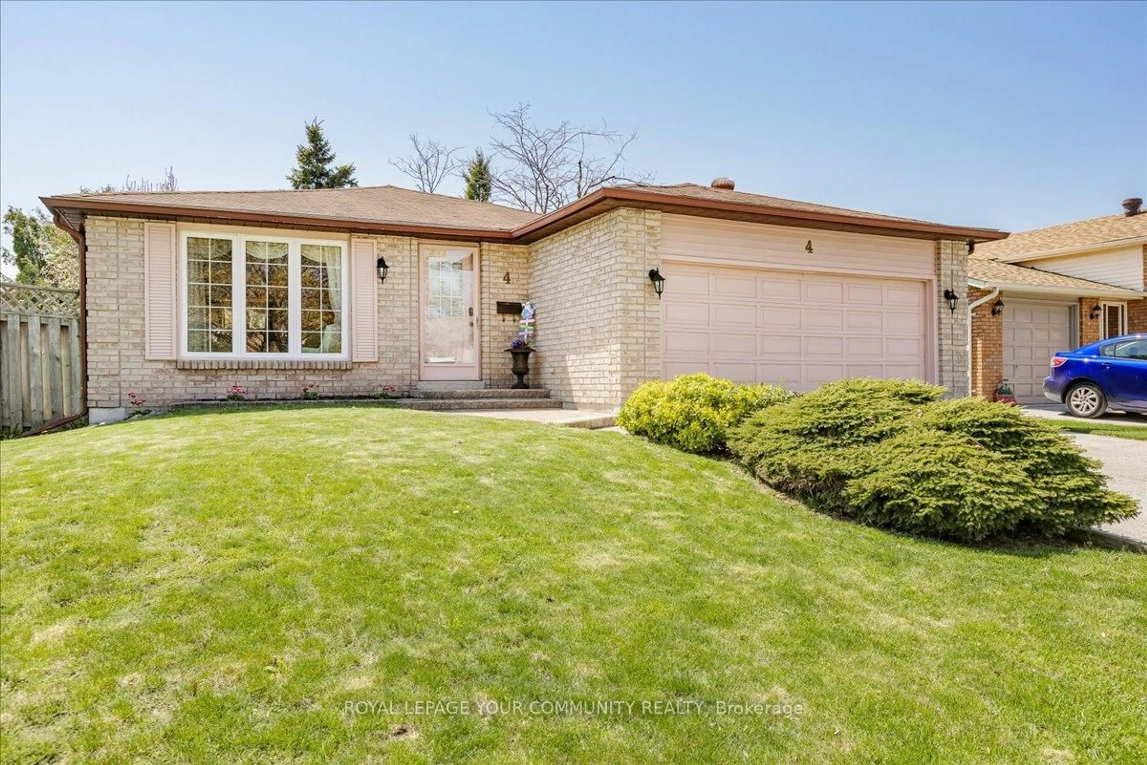 Home with brick exterior material, street for 4 Wells Cres, Barrie Ontario L4N 5W5