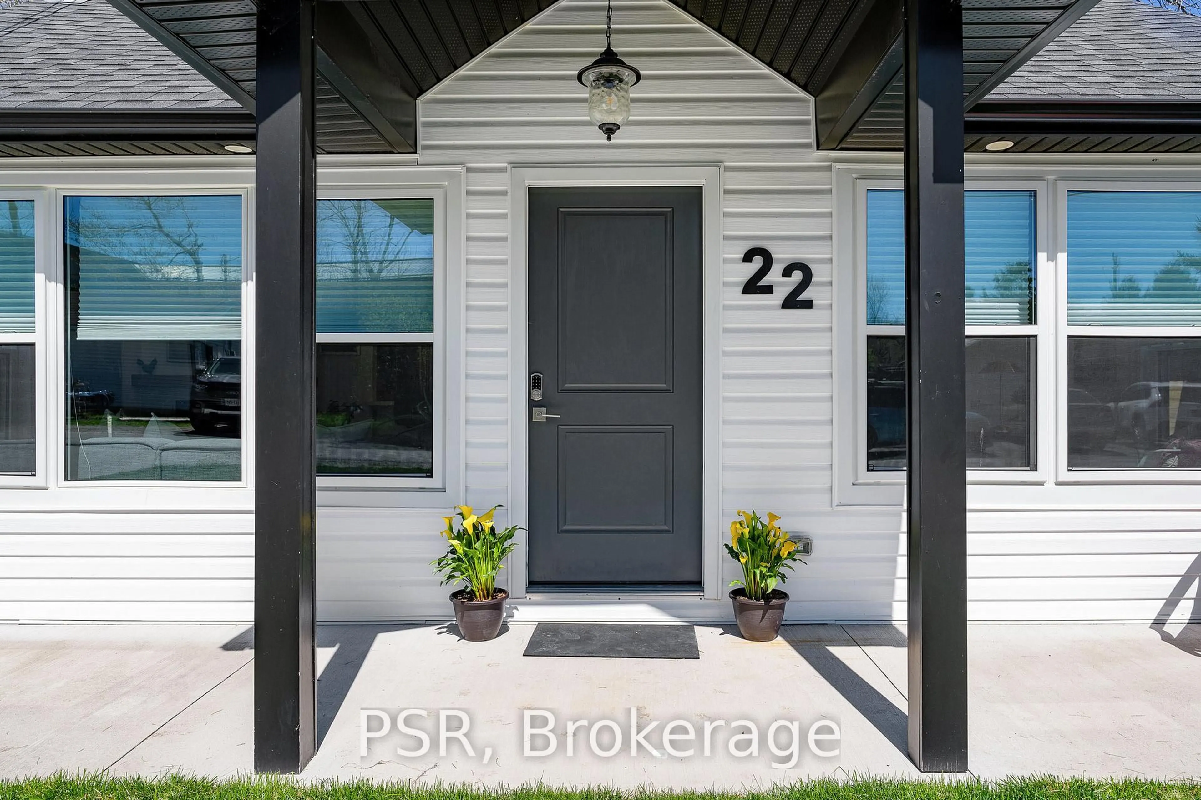 Indoor entryway for 22 Jane St, Collingwood Ontario L9Y 0X2