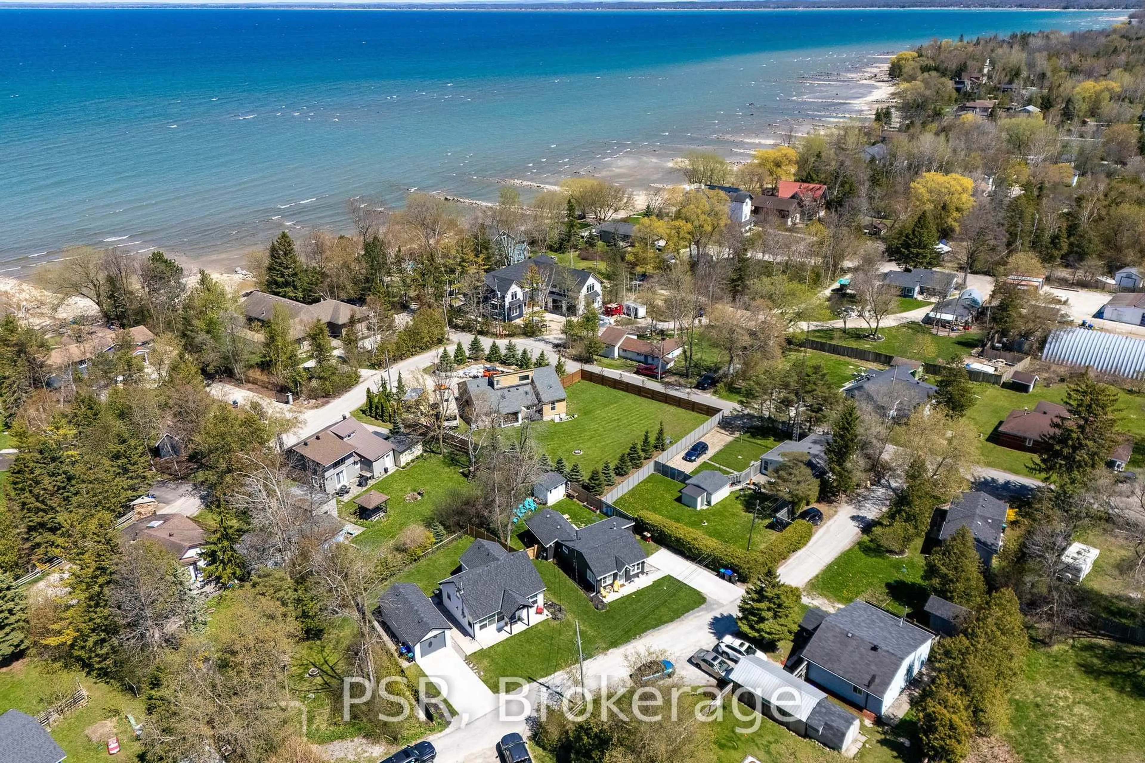 A pic from outside/outdoor area/front of a property/back of a property/a pic from drone, water/lake/river/ocean view for 22 Jane St, Collingwood Ontario L9Y 0X2