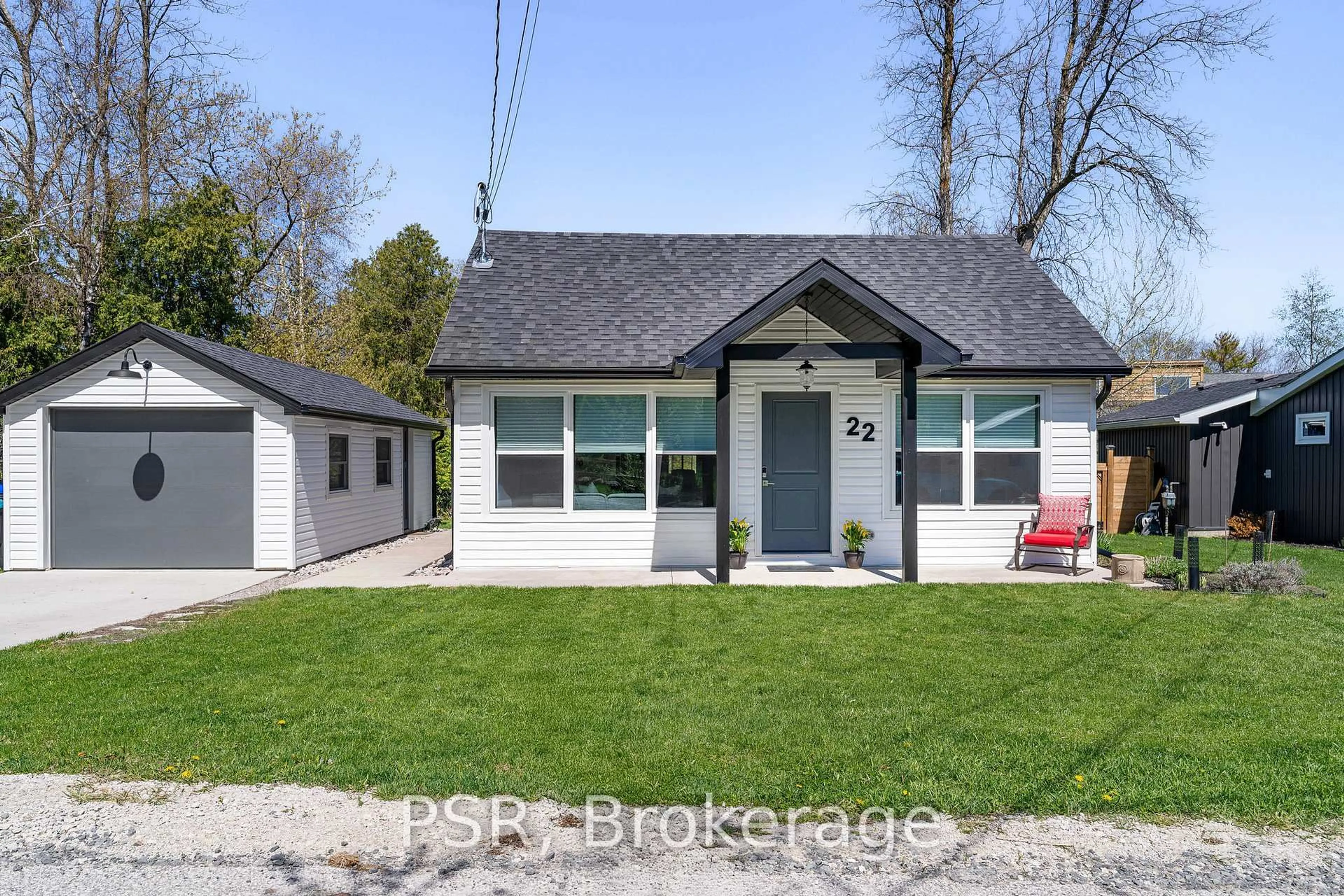 Home with vinyl exterior material, street for 22 Jane St, Collingwood Ontario L9Y 0X2